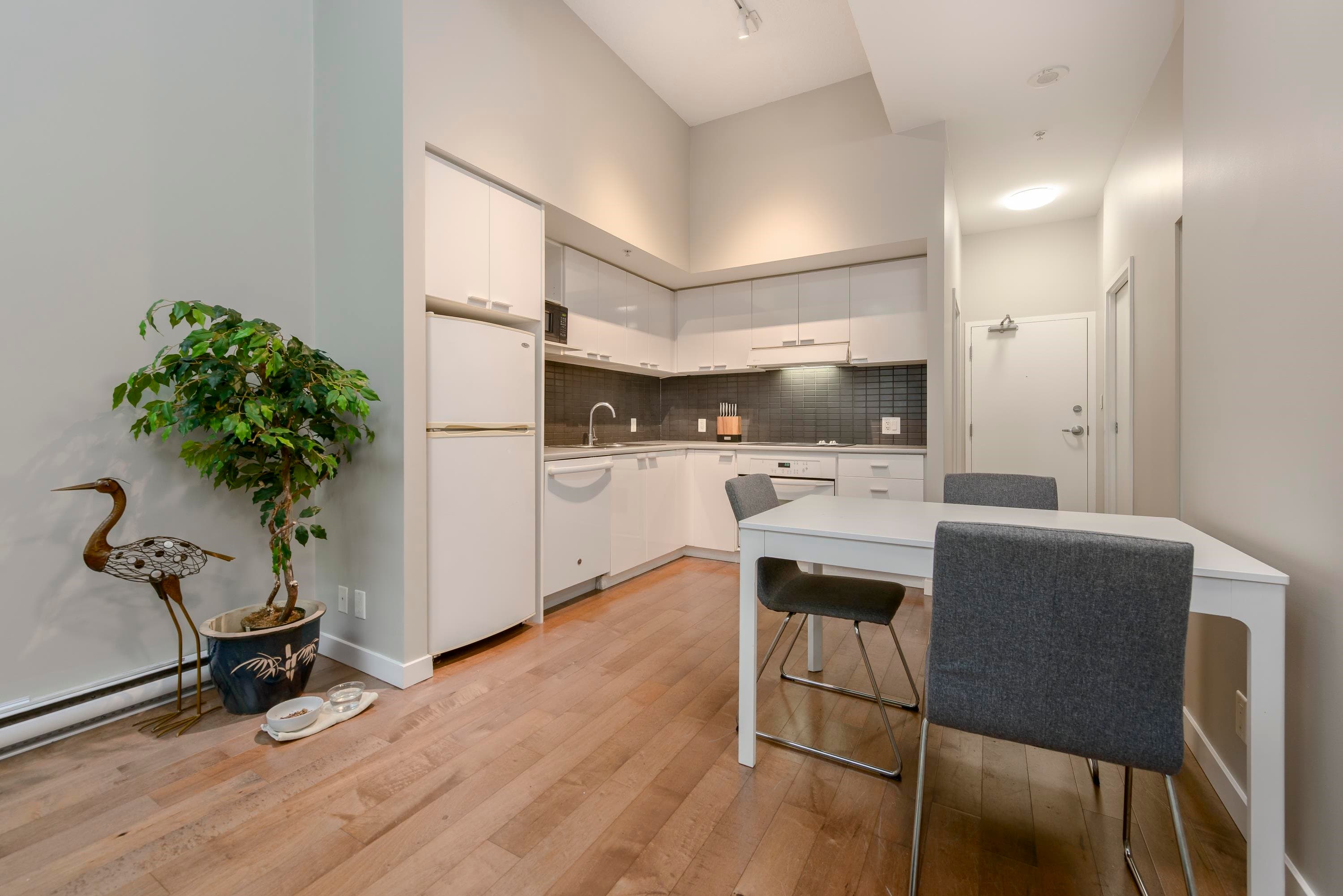 128 Dunsmuir Street, Vancouver, V6B 1X7 — photo 2