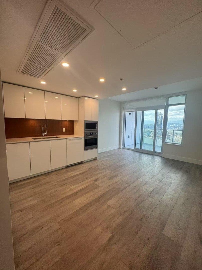 2507 - 10428 Whalley Boulevard, Surrey, V3T 0W2 — photo 3