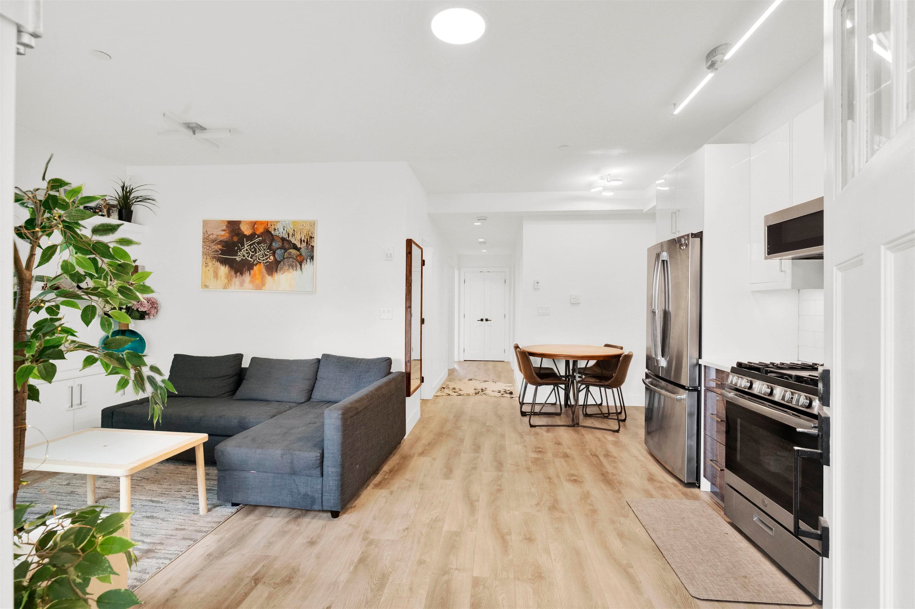 2743 Duke Street, Vancouver, V5R 4S8 — photo 2