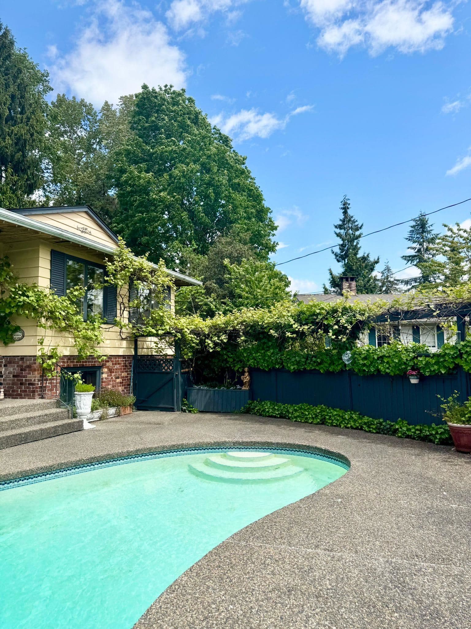 1240 Eastview Road, North Vancouver