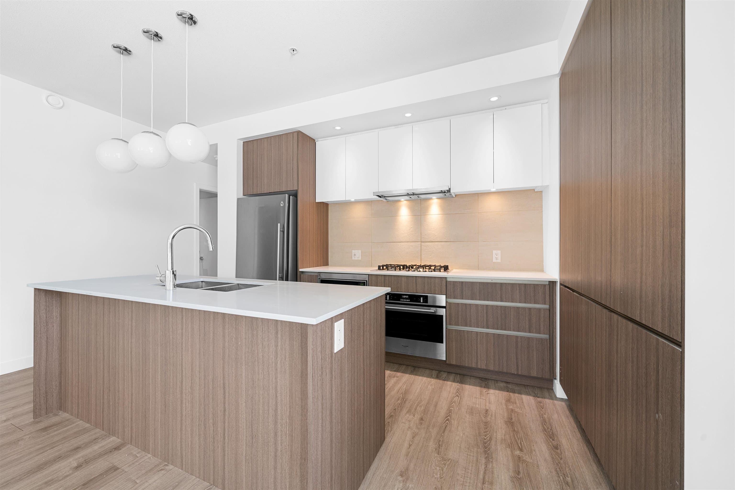 209 - 516 Foster Avenue, Coquitlam, V3J 0H8 — photo 3