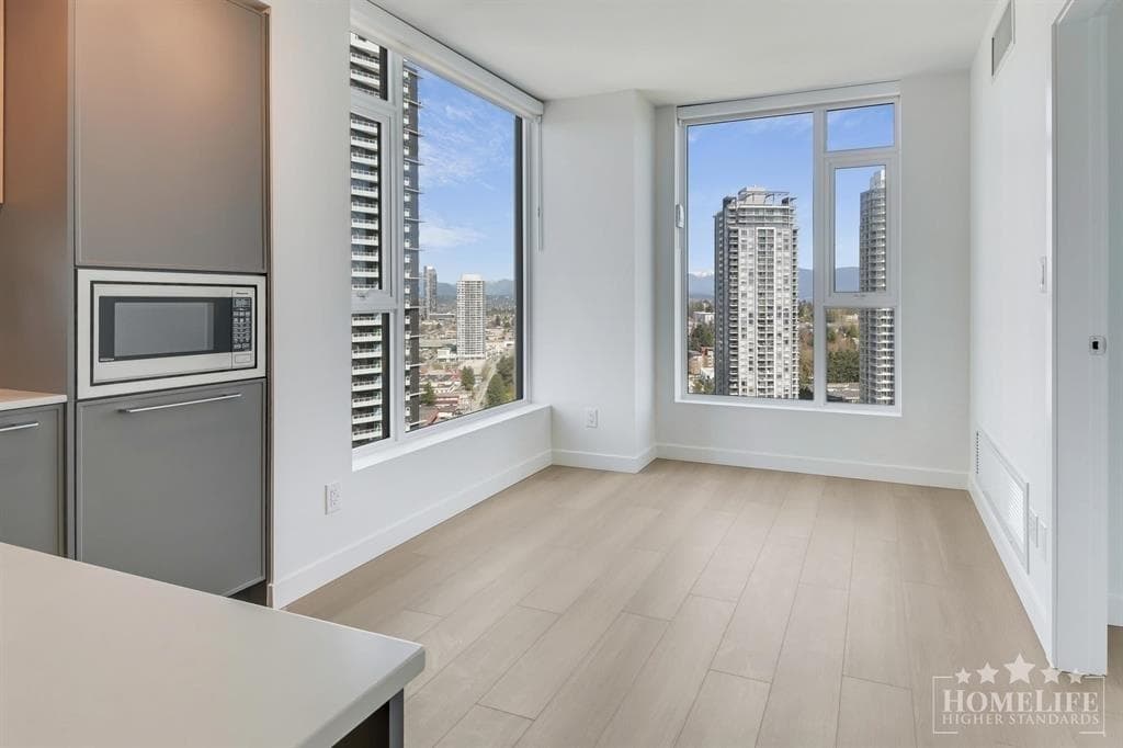 2212 - 13725 George Junction, Surrey, V3T 0V7 — photo 3