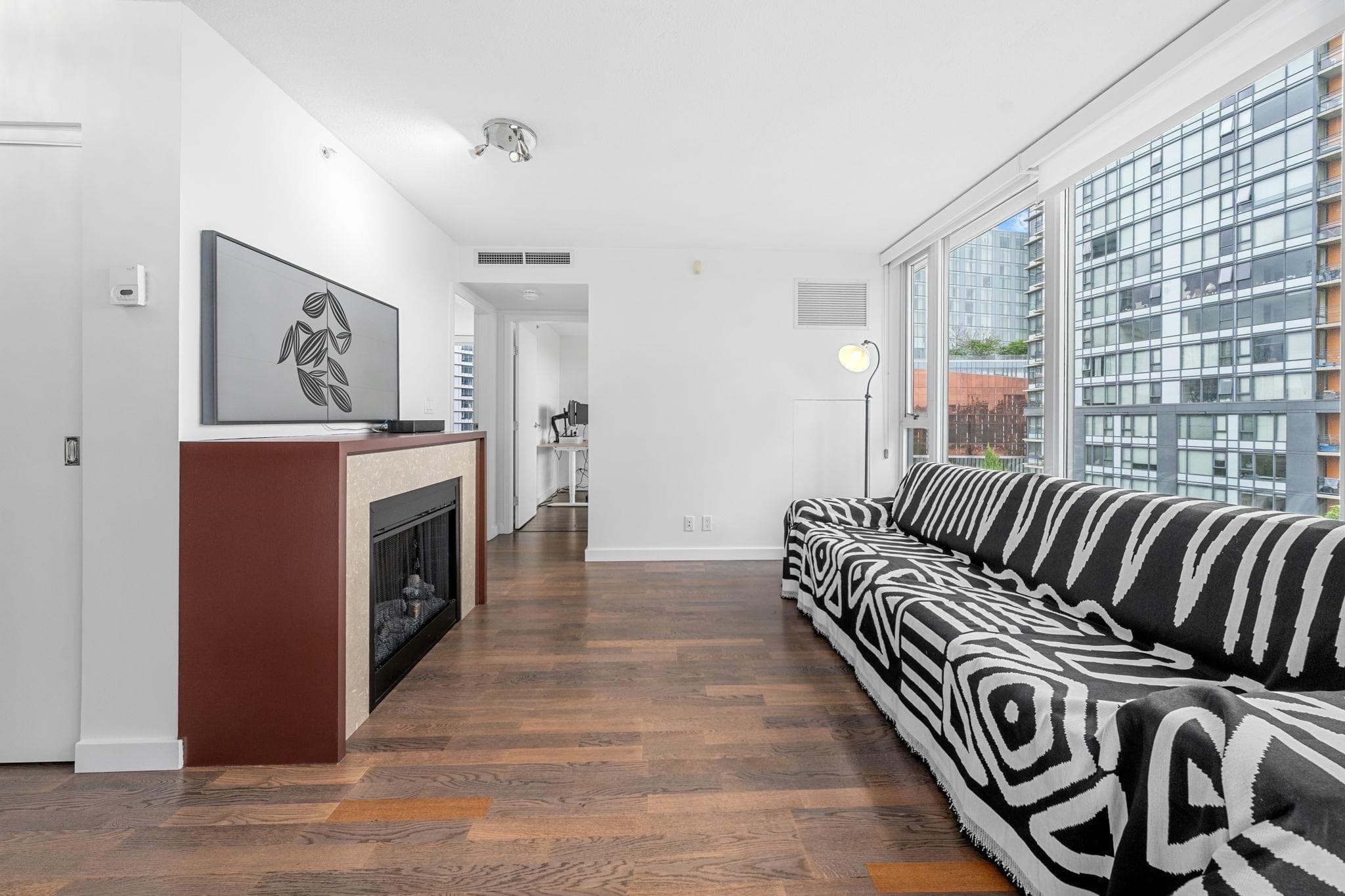 702 - 918 Cooperage Way, Vancouver, V6B 0A7 — photo 3