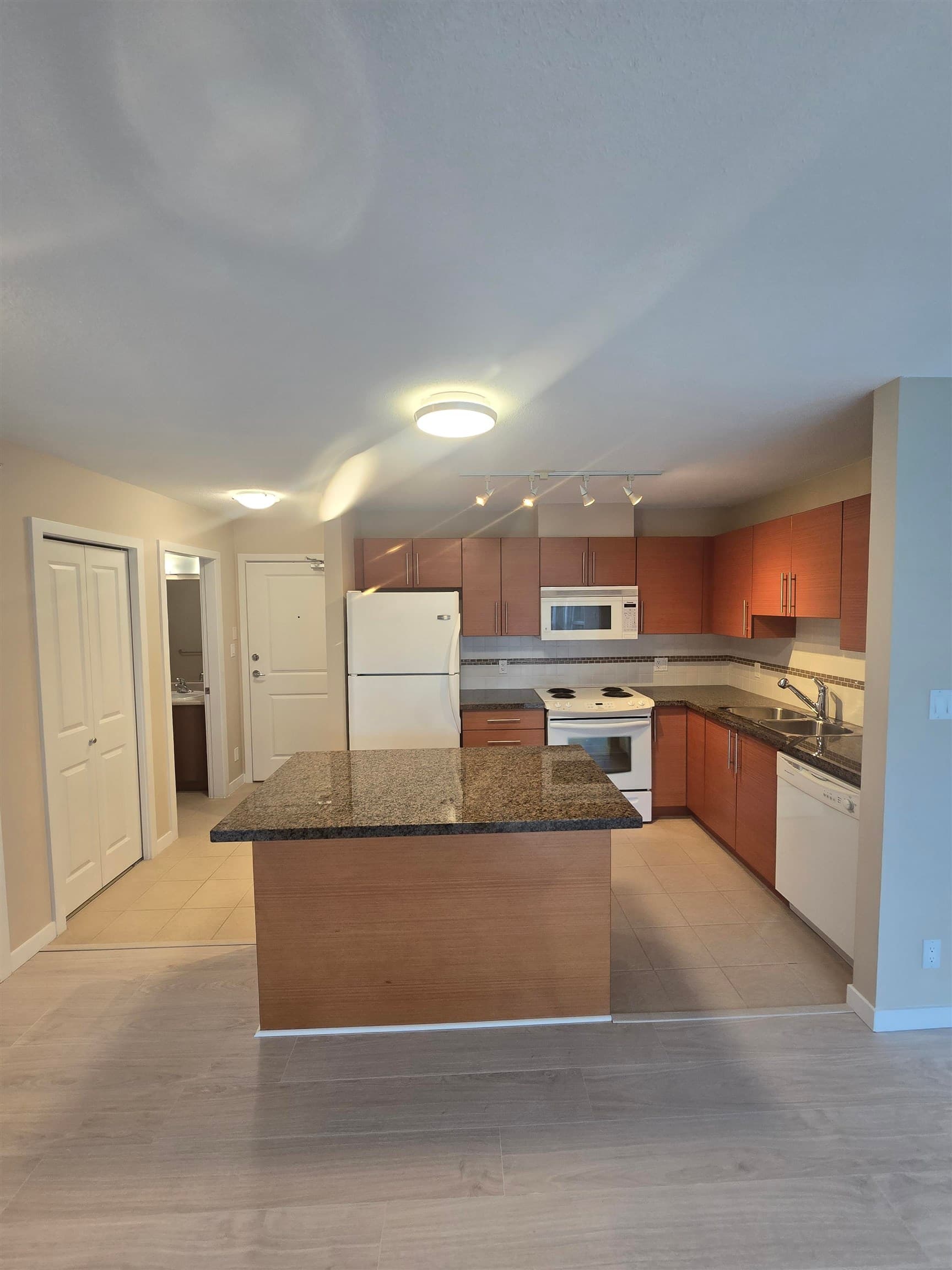902 - 5611 Goring Street, Burnaby, V5B 0A3 — photo 2