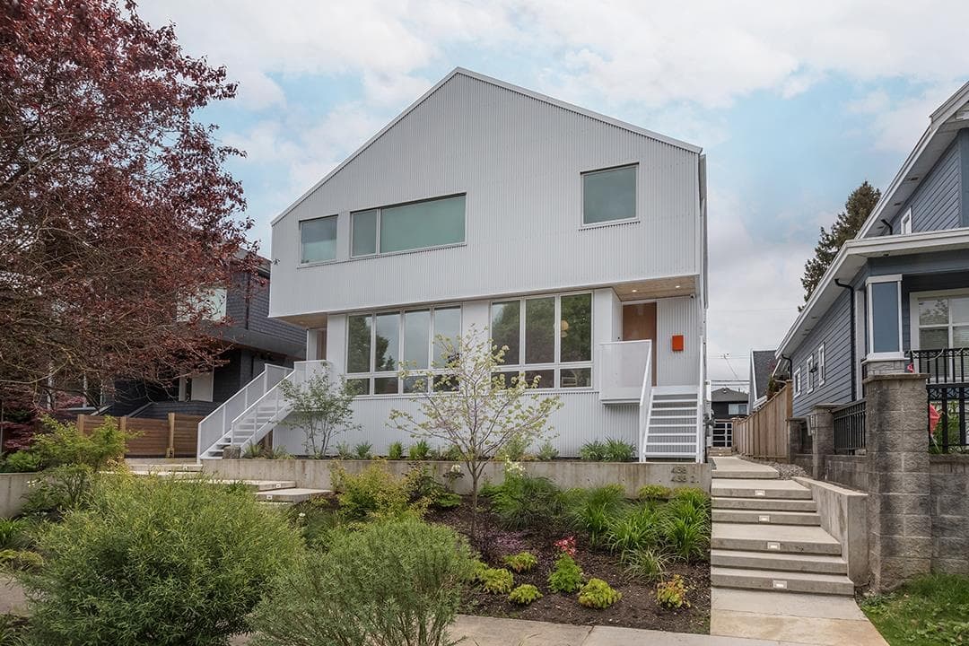 438 E 37th Avenue, Vancouver, V5W 1E9 — photo 1