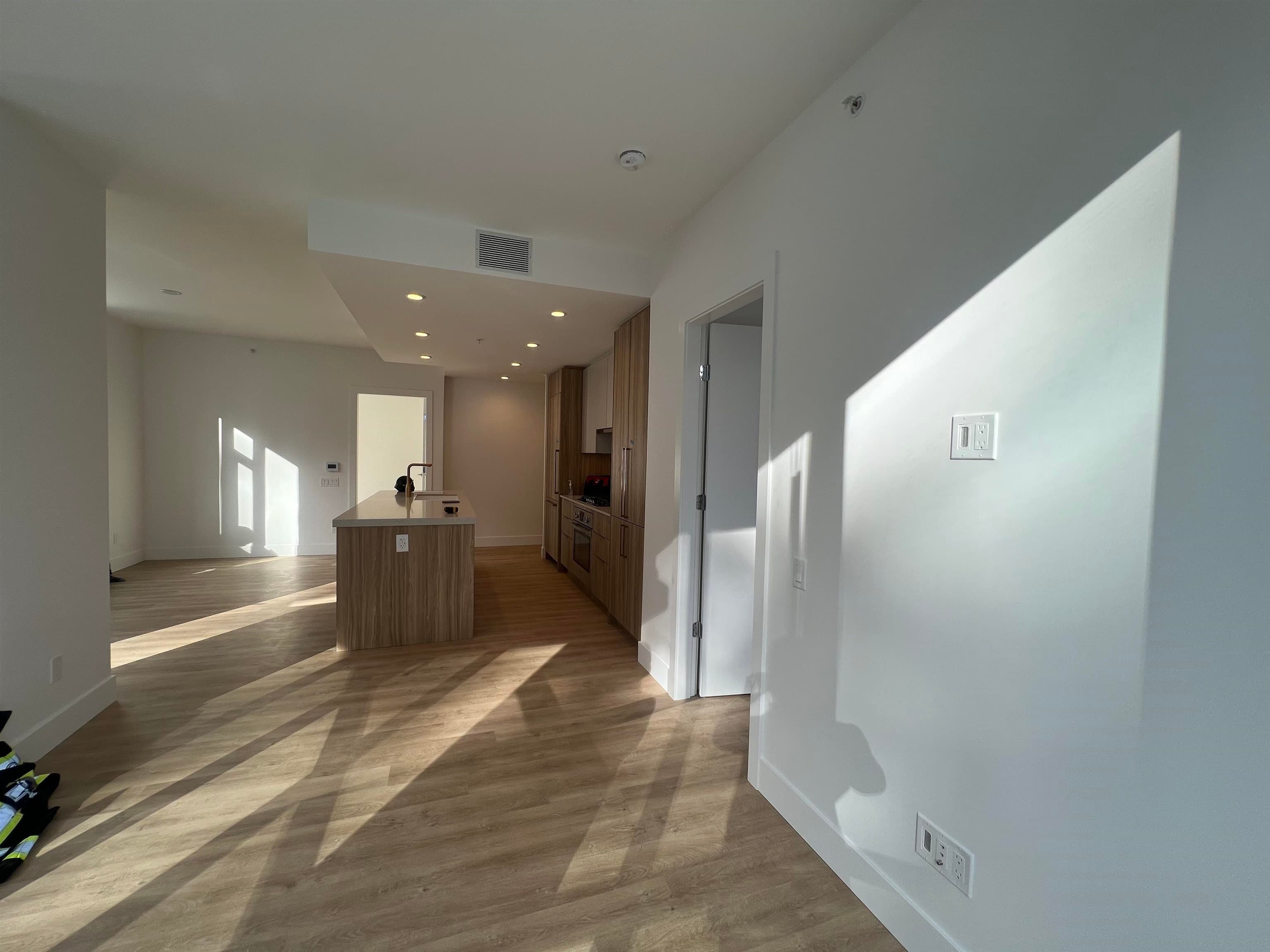403 - 2385 Emery Court, North Vancouver, V7J 0G1 — photo 4