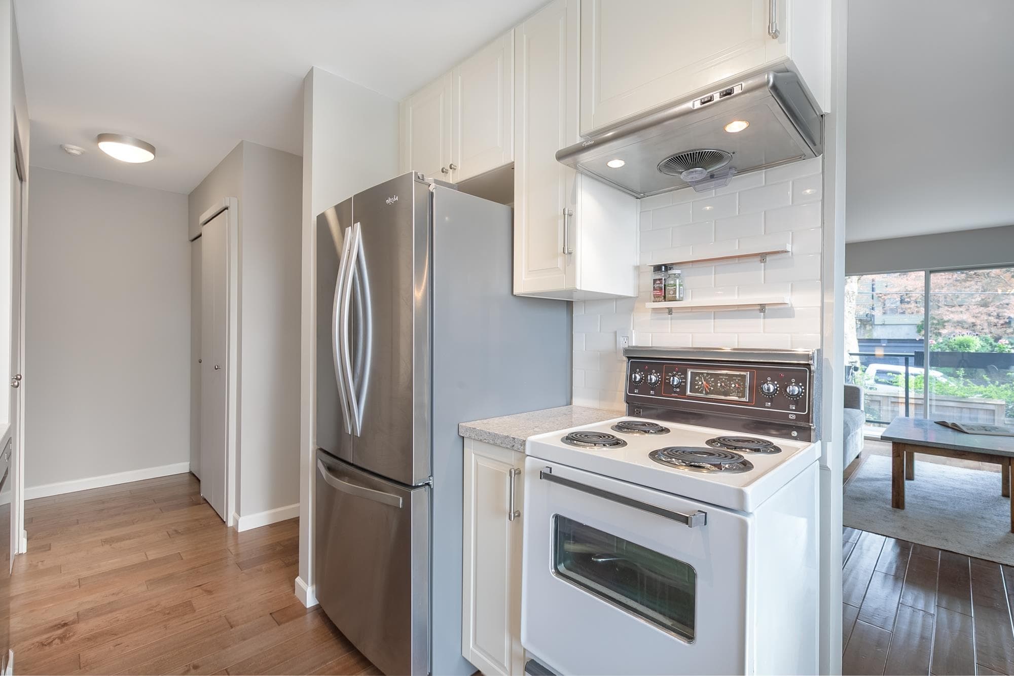 213 - 230 Mowat Street, New Westminster, V3M 4B2 — photo 4