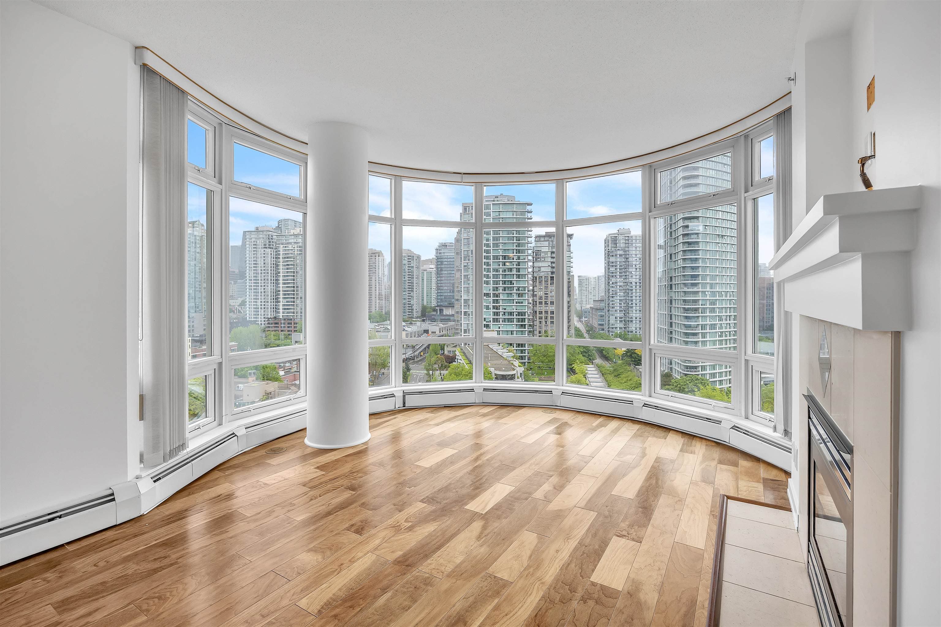 1702 - 198 Aquarius Mews, Vancouver, V6Z 2Y4 — photo 3