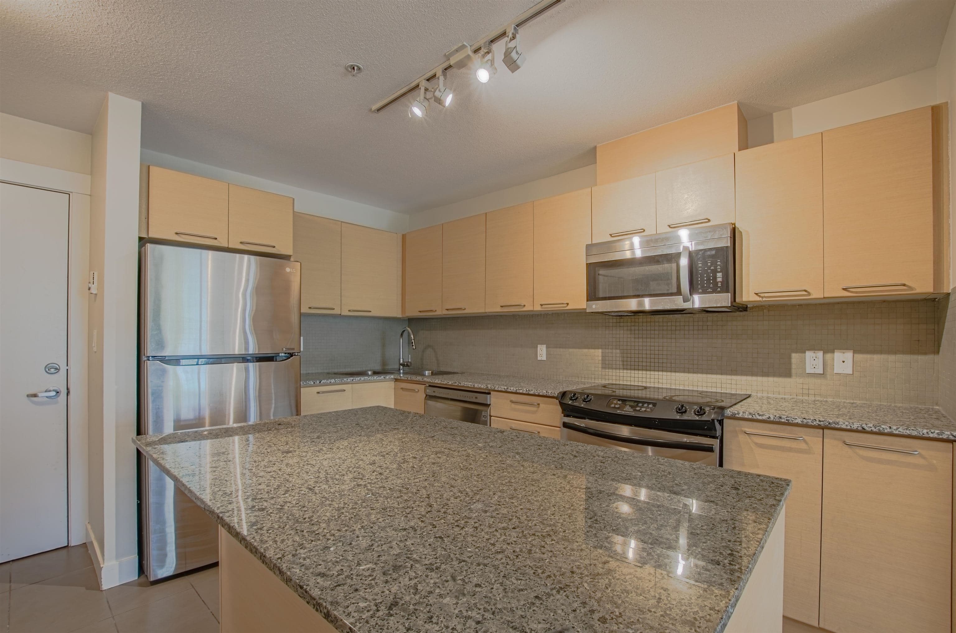 209 - 10822 City Parkway, Surrey, V3T 0C2 — photo 2