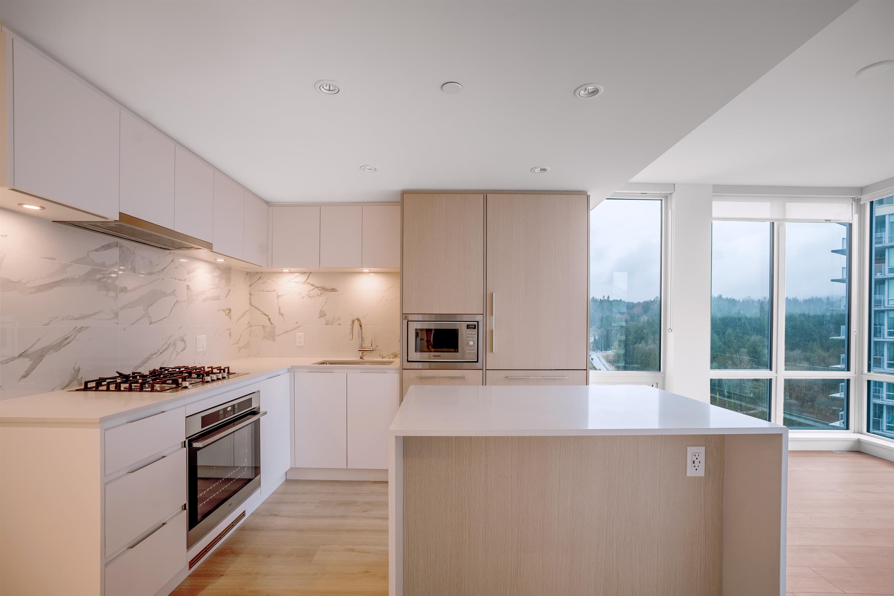 2202 - 1500 Fern Street, North Vancouver, V7J 0B6 — photo 2