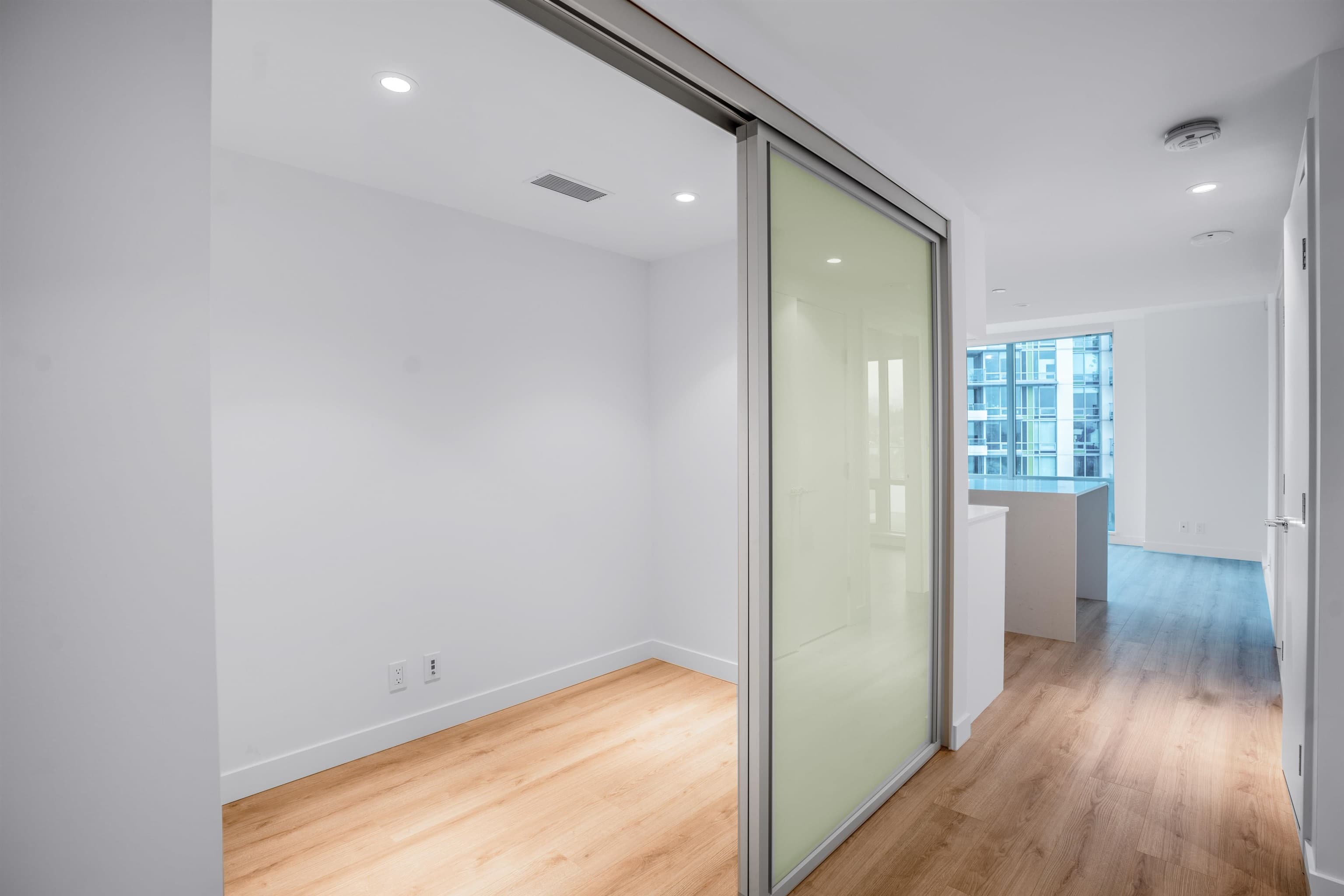 2202 - 1500 Fern Street, North Vancouver, V7J 0B6 — photo 4