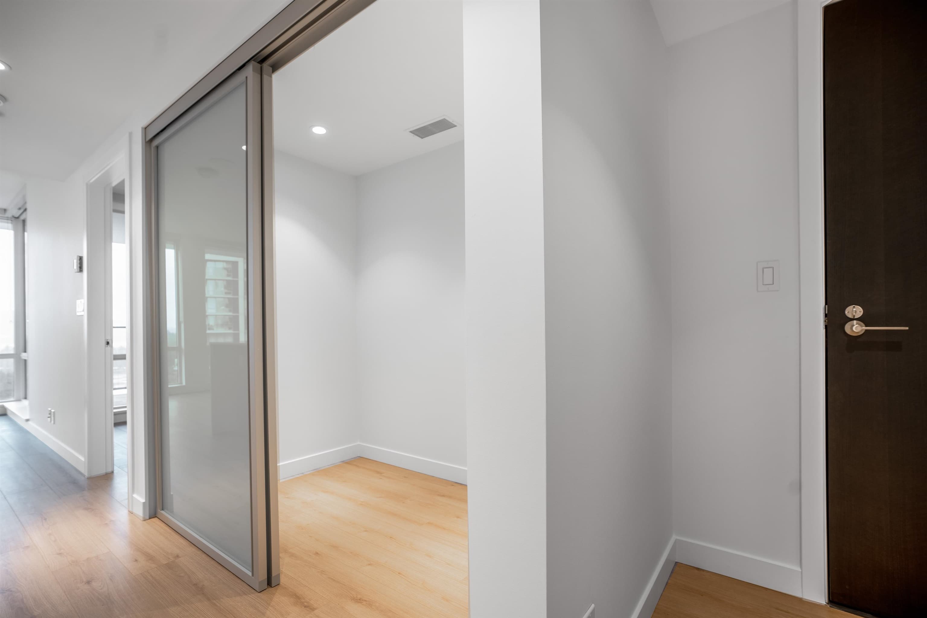 1705 - 1500 Fern Street, North Vancouver, V7J 0E6 — photo 5