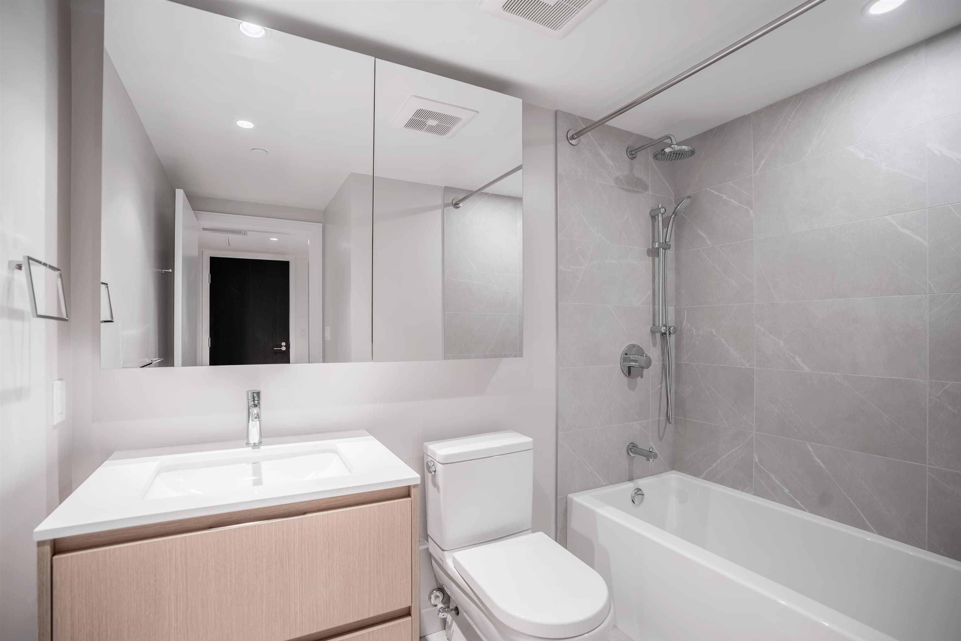 1705 - 1500 Fern Street, North Vancouver, V7J 0E6 — photo 4