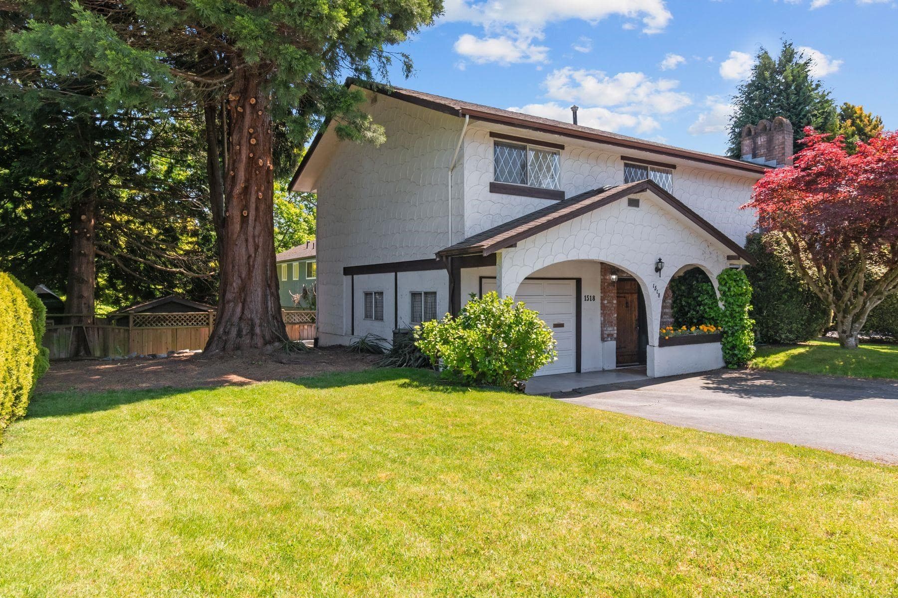 1518 Parker Place, White Rock, V4B 4S5 — photo 1
