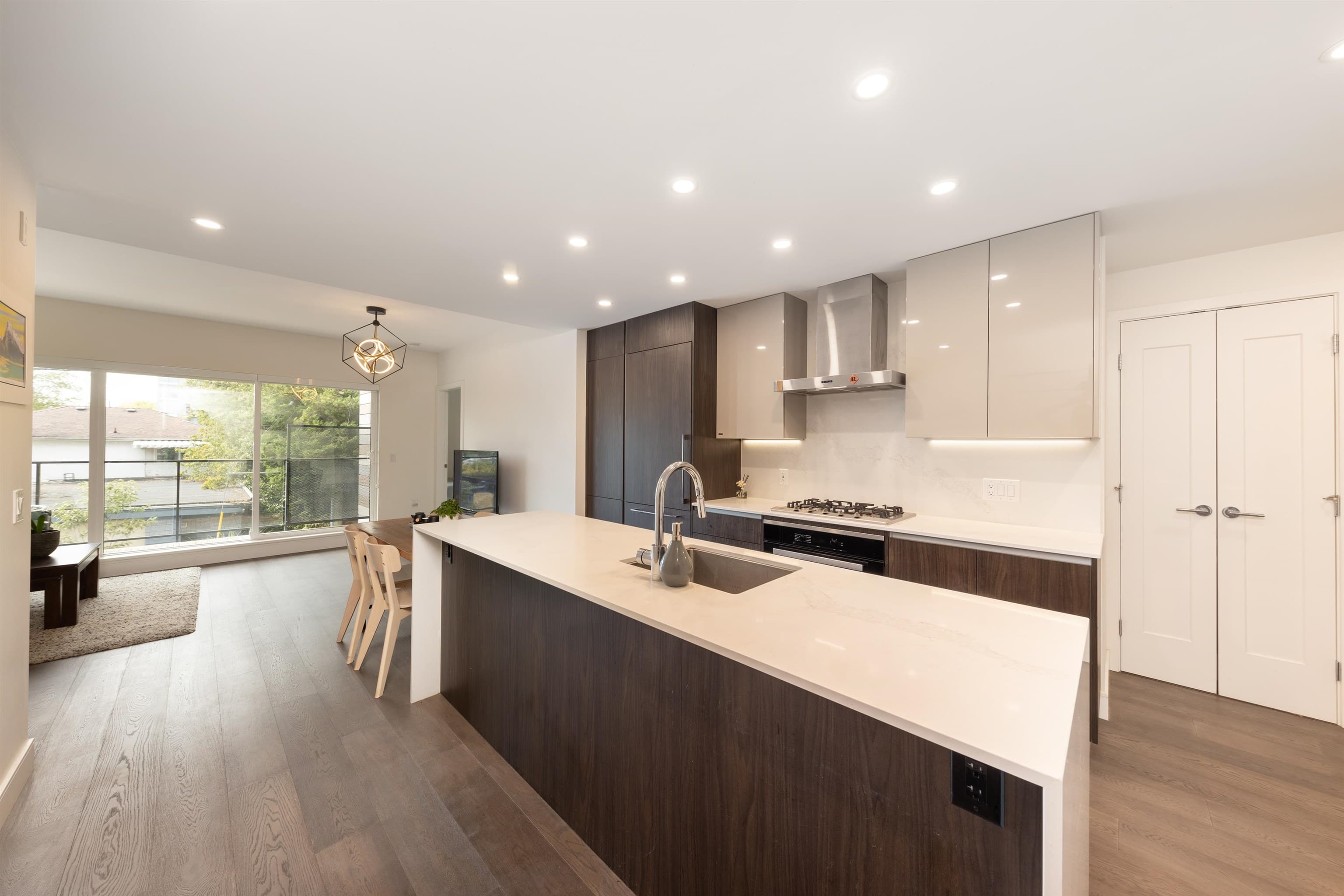 202 - 477 W 59th Avenue, Vancouver, V5X 1X4 — photo 2