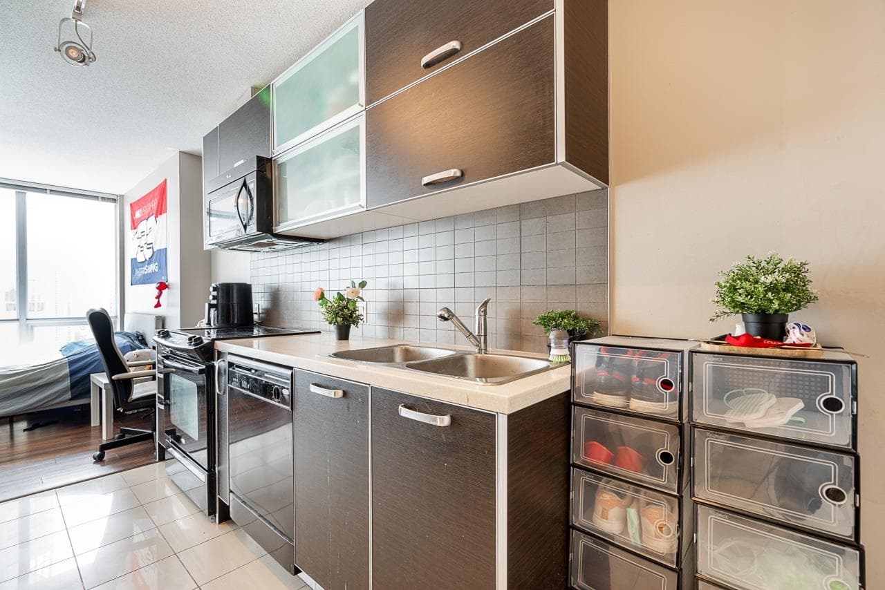 2201 - 13688 100 Avenue, Surrey, V3T 0G5 — photo 5