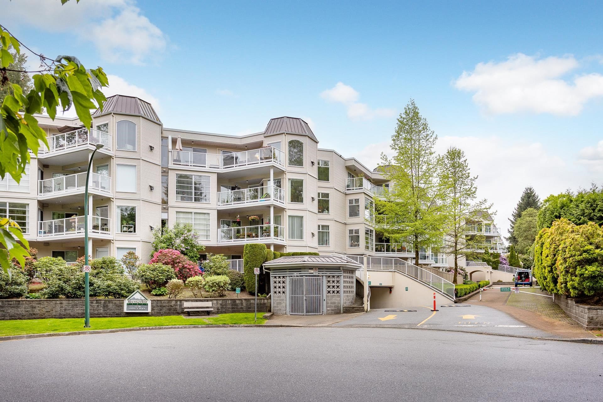 322 - 1220 Lasalle Place, Coquitlam, V3B 7L6 — photo 1