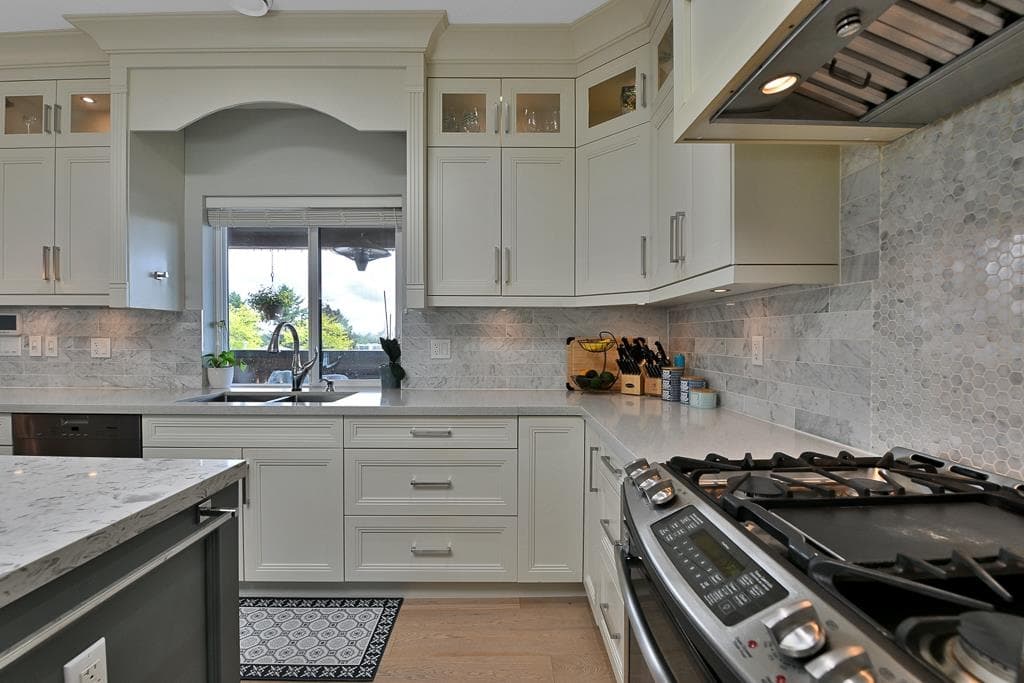7776 14th Avenue, Burnaby, V3N 2A9 — photo 2