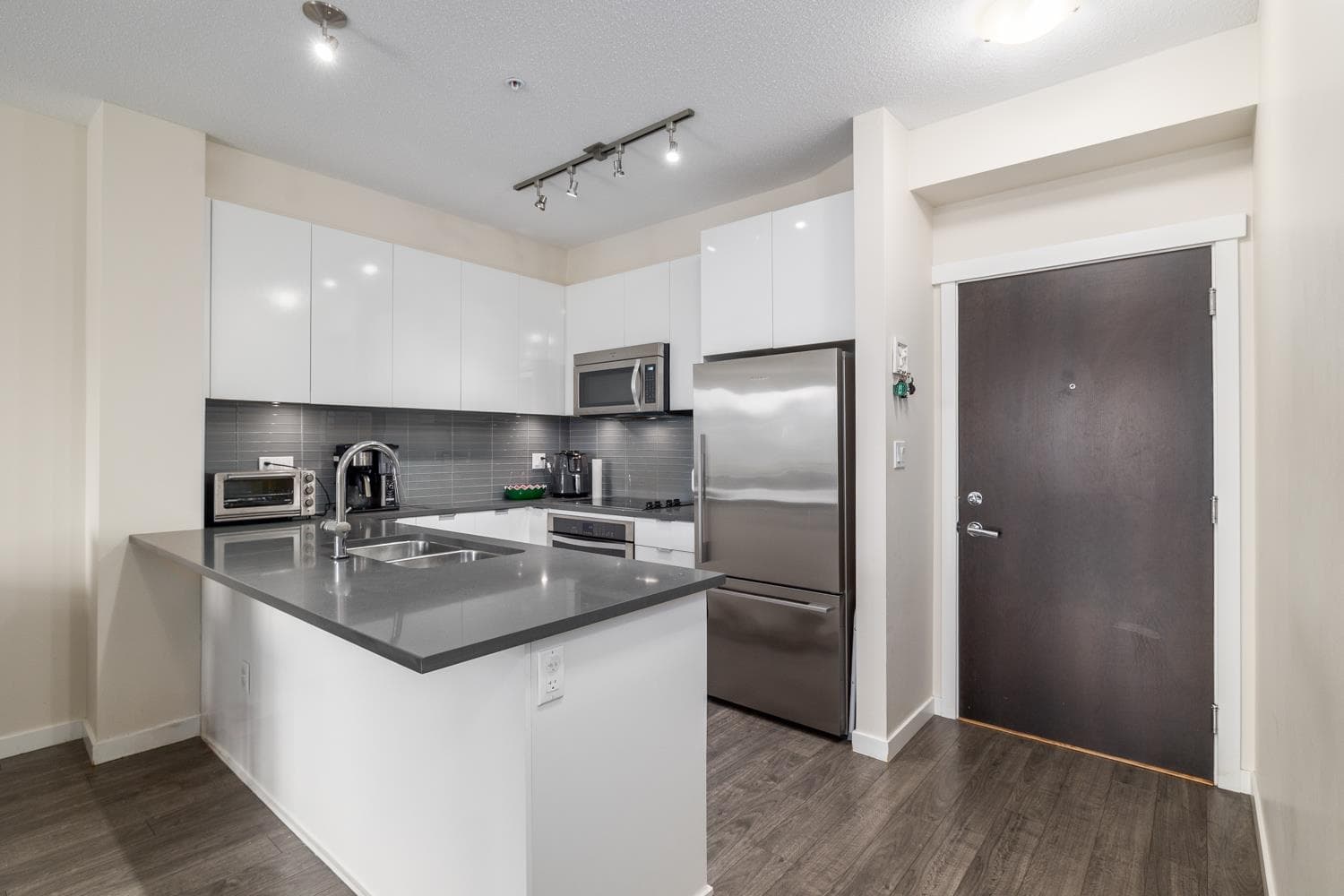 322 - 2665 Mountain Highway, North Vancouver, V7J 0A8 — photo 2