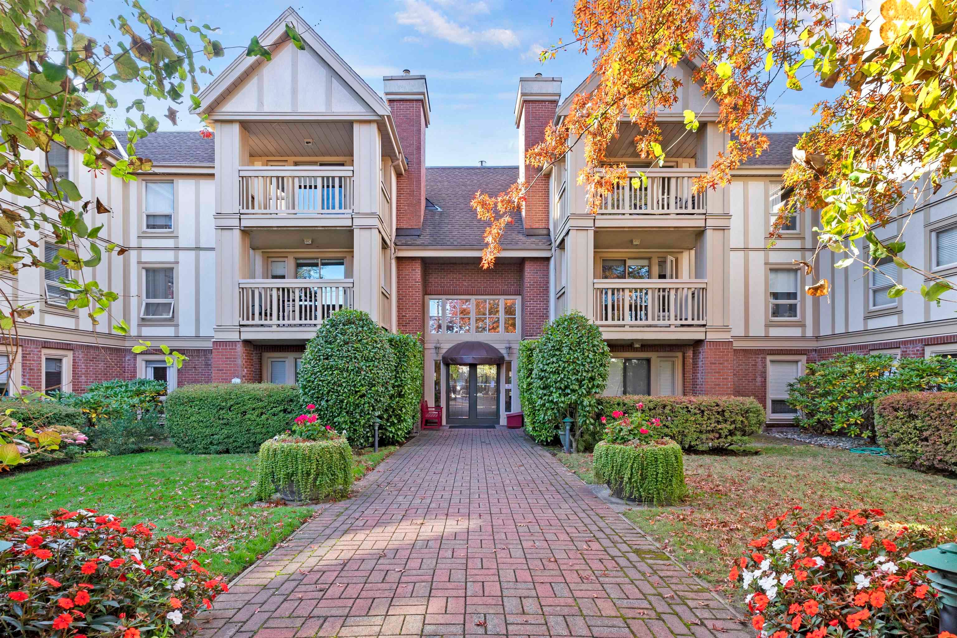 111 - 843 22nd Street, West Vancouver