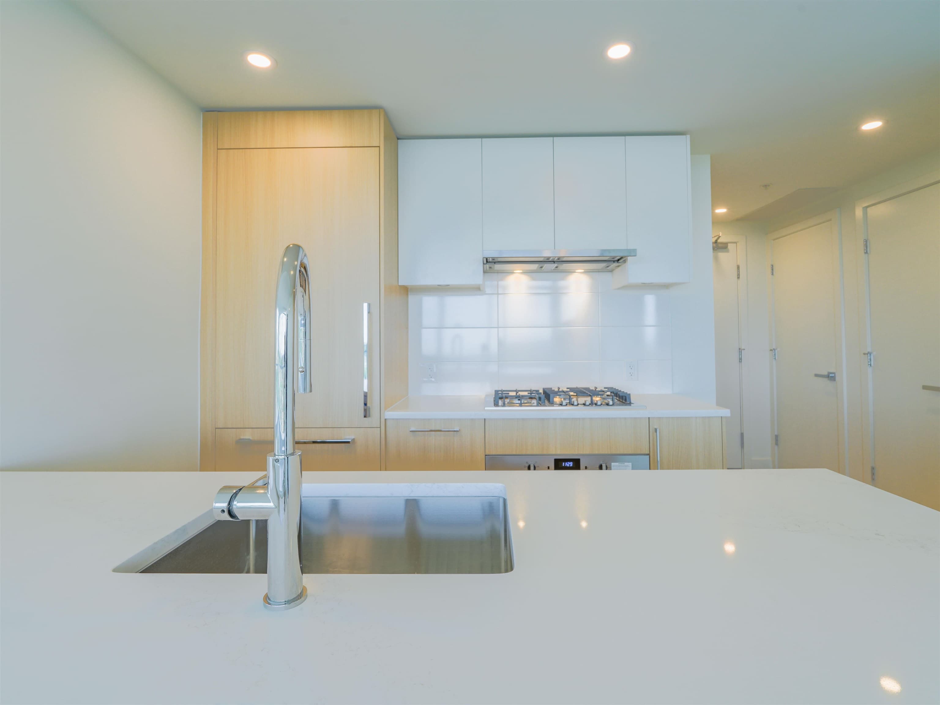 1904 - 9675 King George Boulevard, Surrey, V3T 2V3 — photo 5
