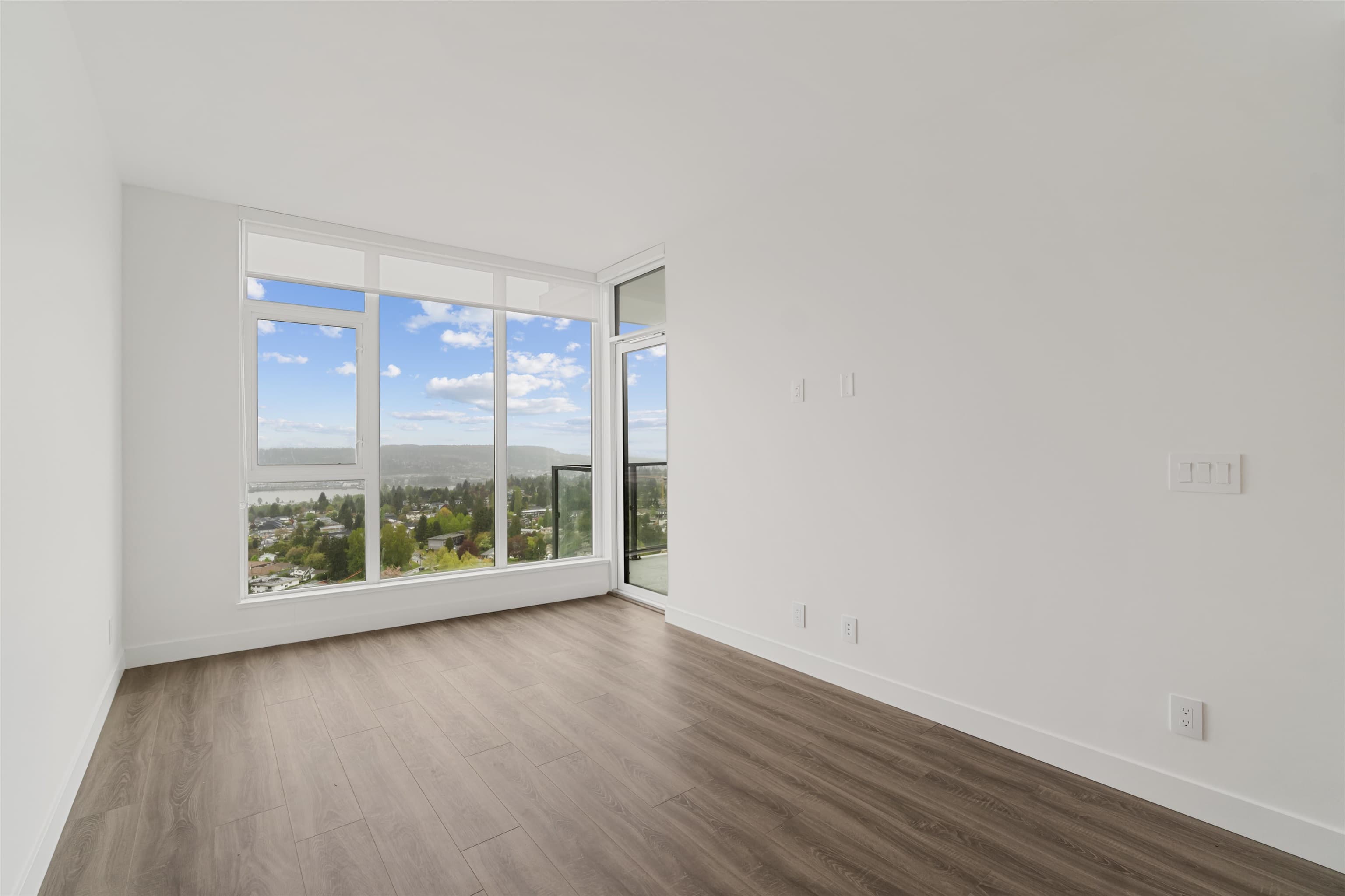 2402 - 10750 135a Street, Surrey, V3T 0A4 — photo 3