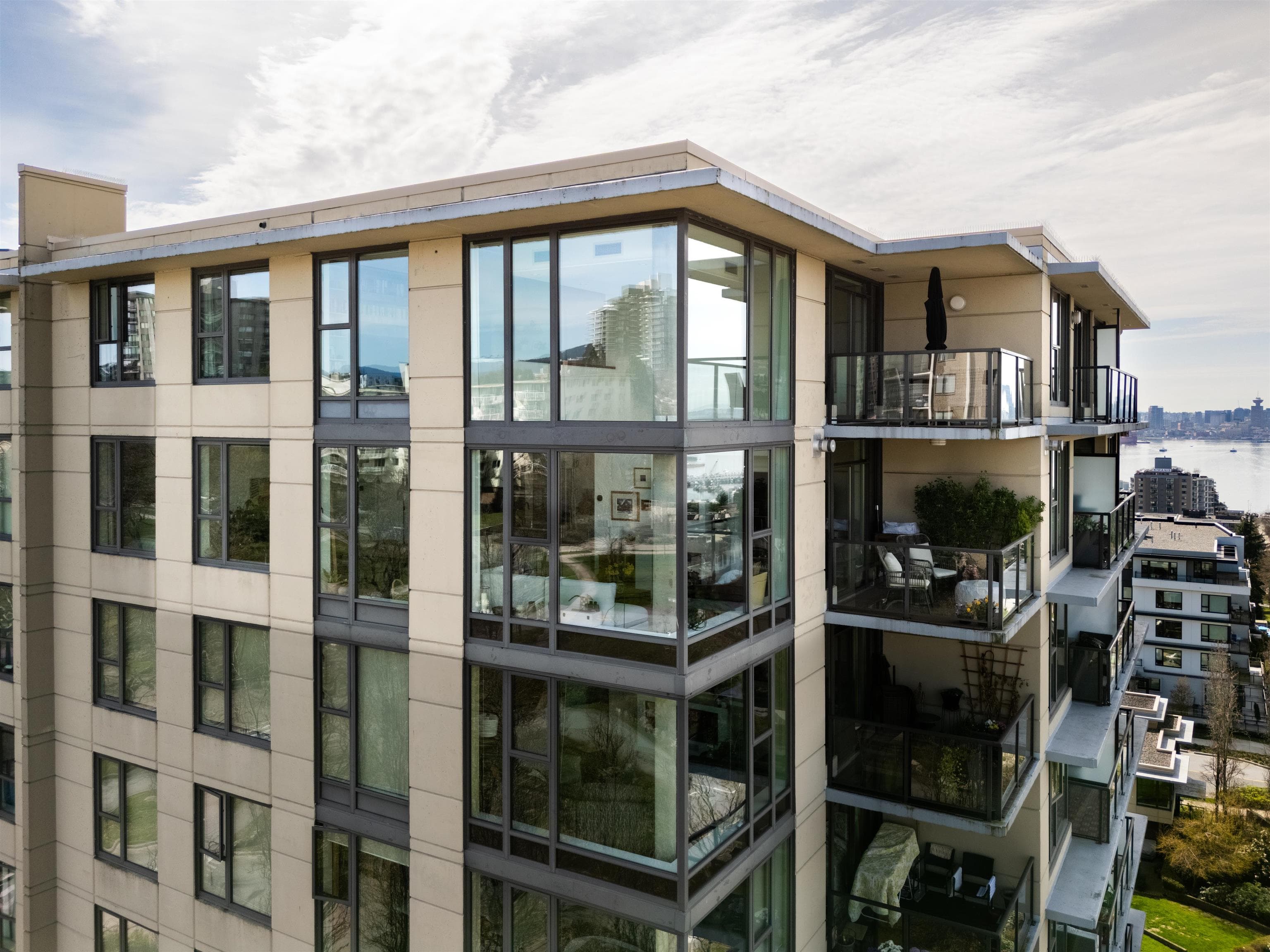 PH8 - 683 W Victoria Park, North Vancouver, V7M 0A2 — photo 3