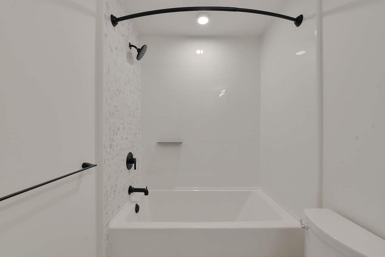 404 - 13238 105th Avenue, Surrey, V3T 0W1 — photo 3
