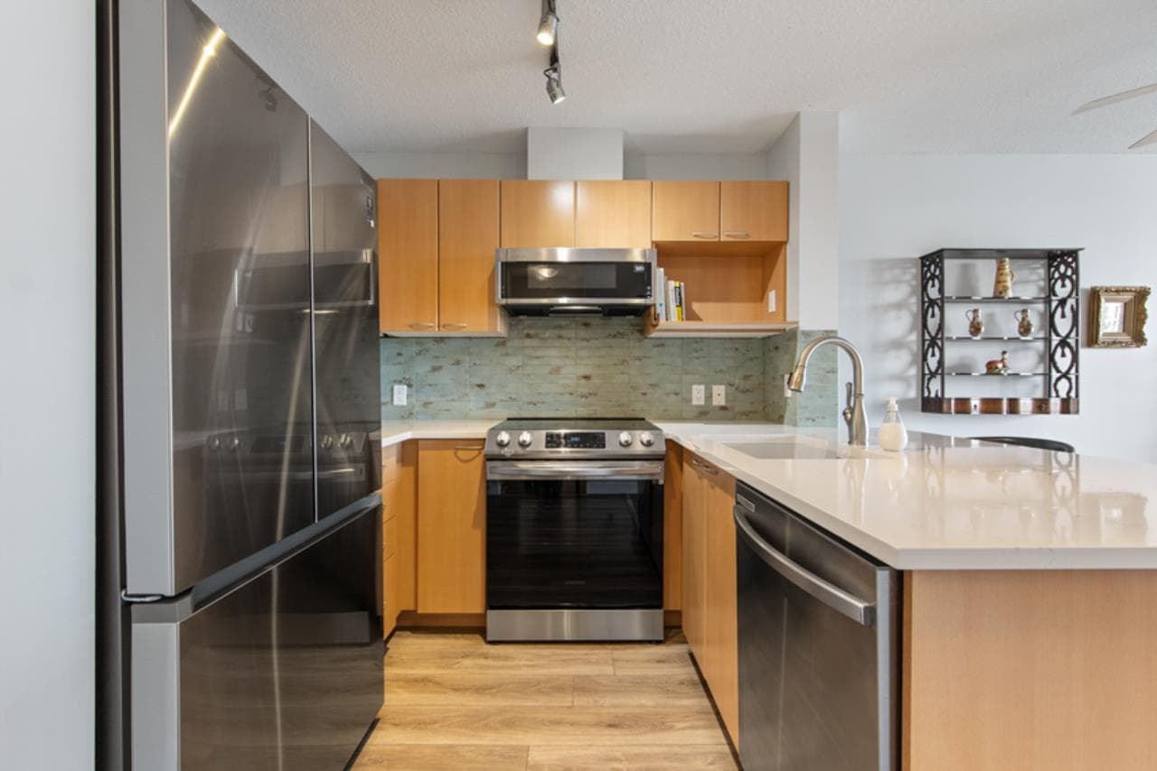 305 - 108 E 14th Street, North Vancouver, V7L 2N3 — photo 2