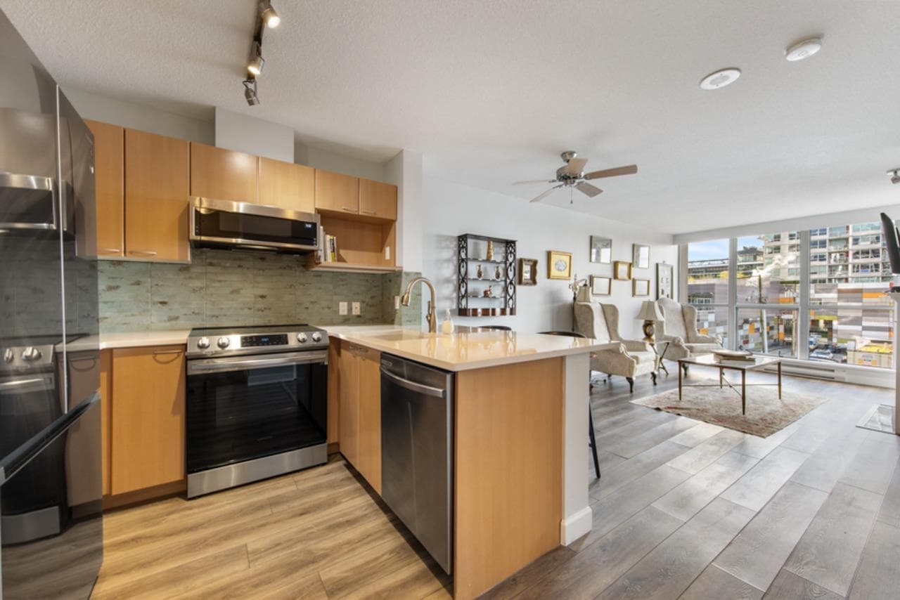 305 - 108 E 14th Street, North Vancouver, V7L 2N3 — photo 1