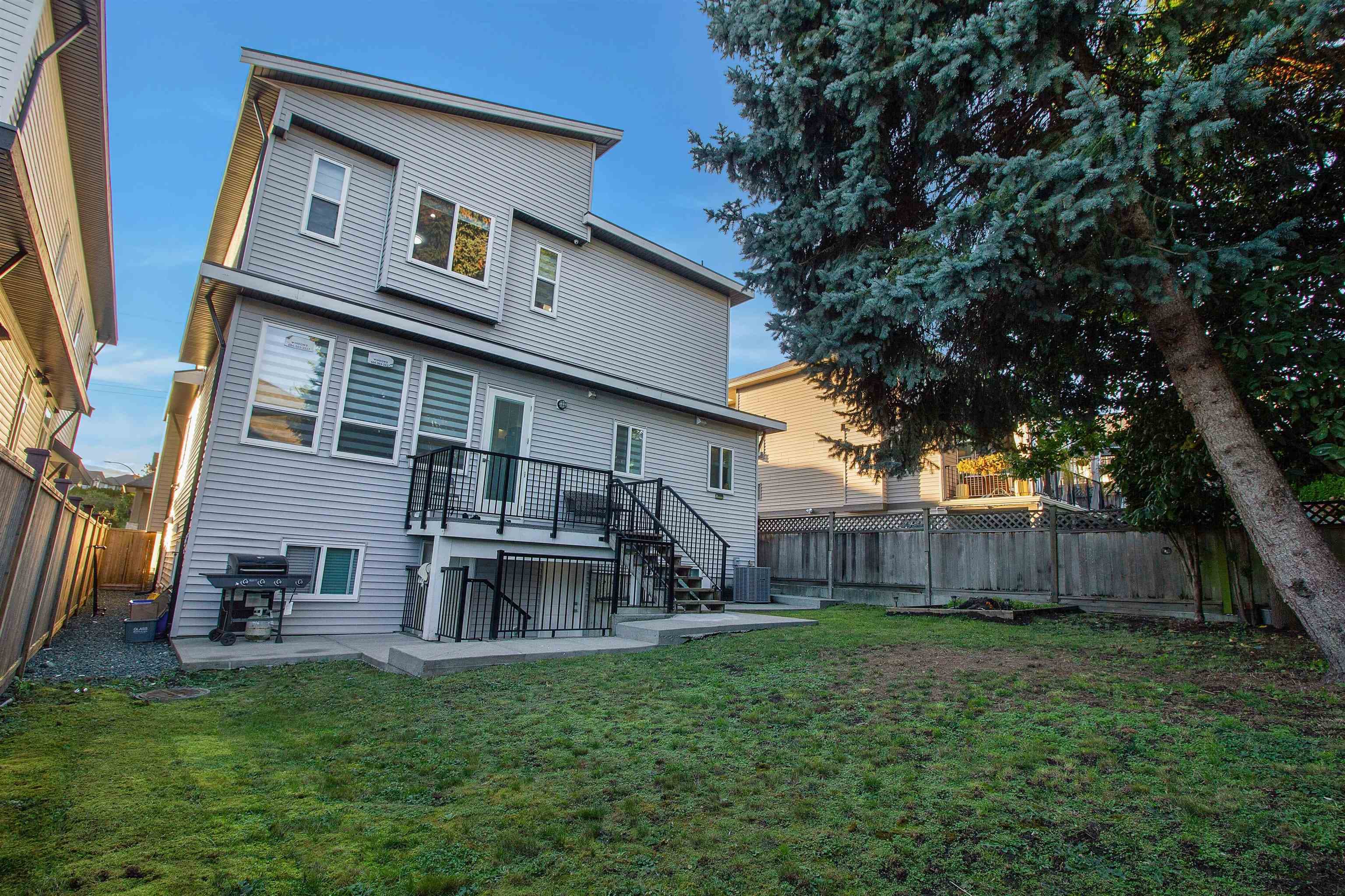 6870 197b Street, Langley, V2Y 3H4 — photo 4