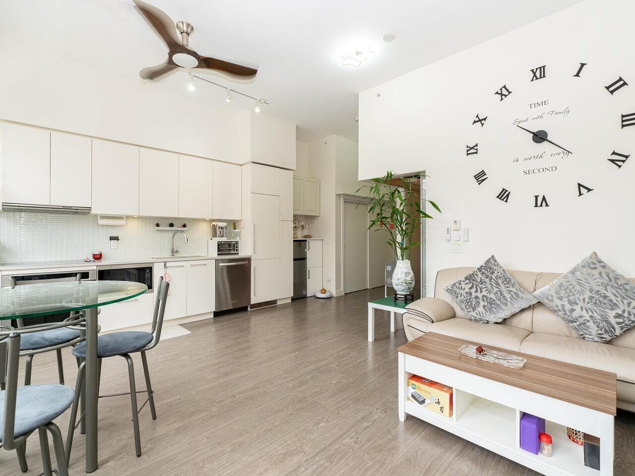 304 - 668 Columbia Street, New Westminster, V3M 1A9 — photo 3