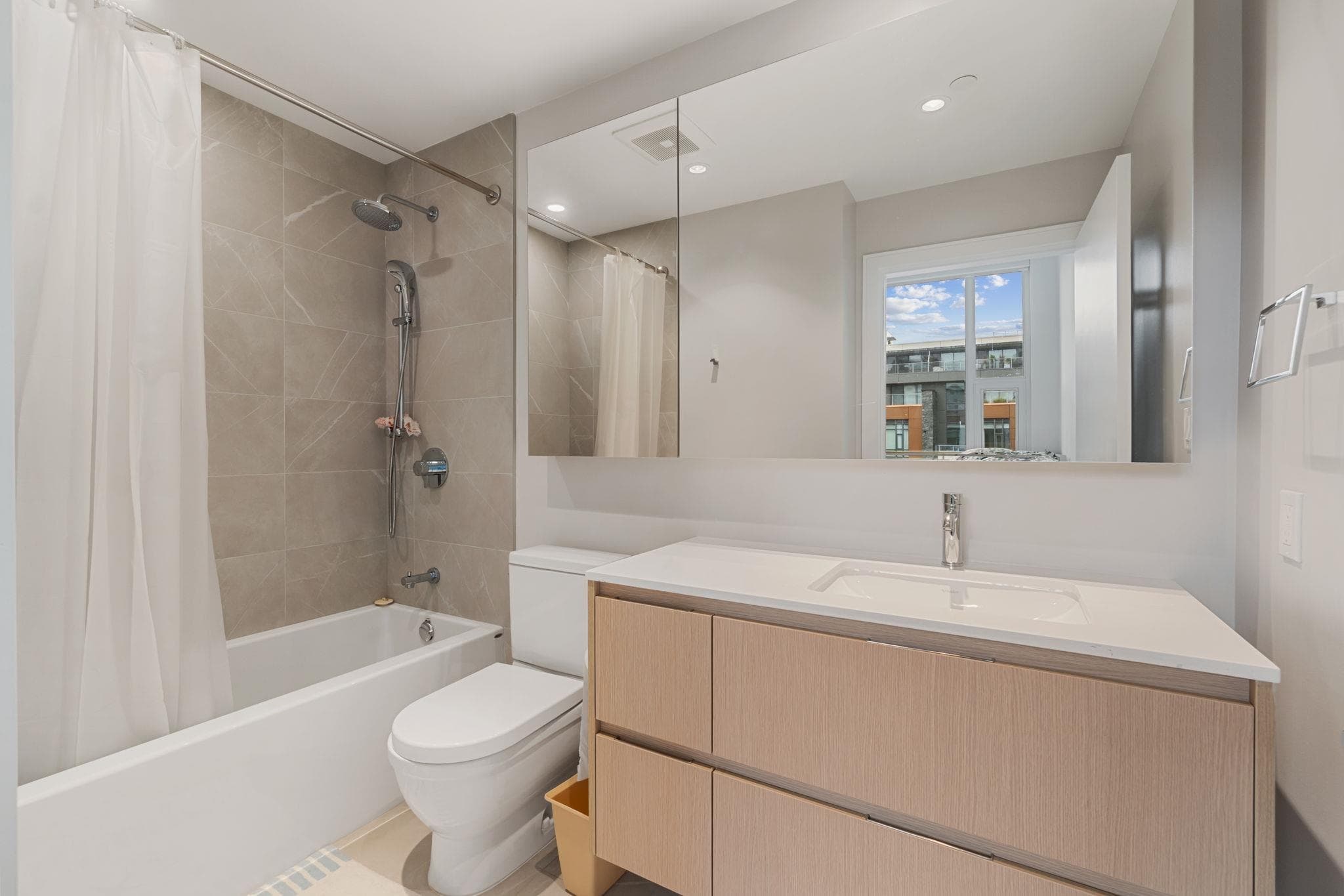 103 - 1500 Fern Street, North Vancouver, V7J 1H6 — photo 5