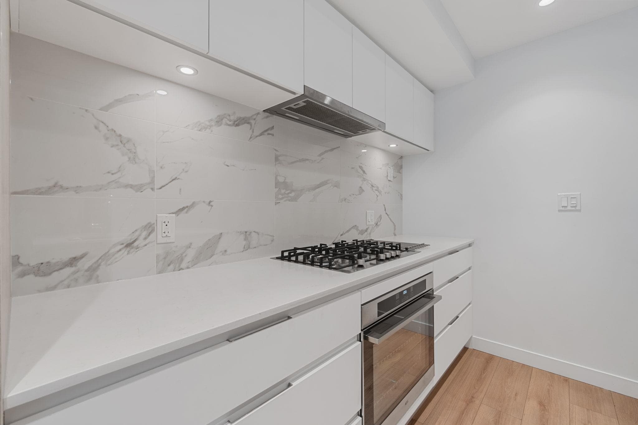 103 - 1500 Fern Street, North Vancouver, V7J 1H6 — photo 4