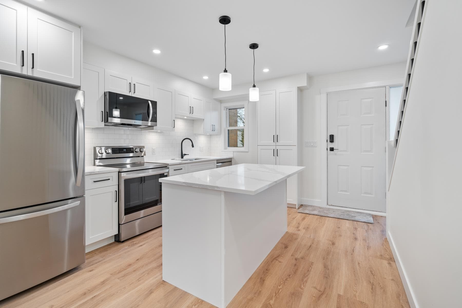 7423 13th Avenue, Burnaby, V3N 2E2 — photo 2