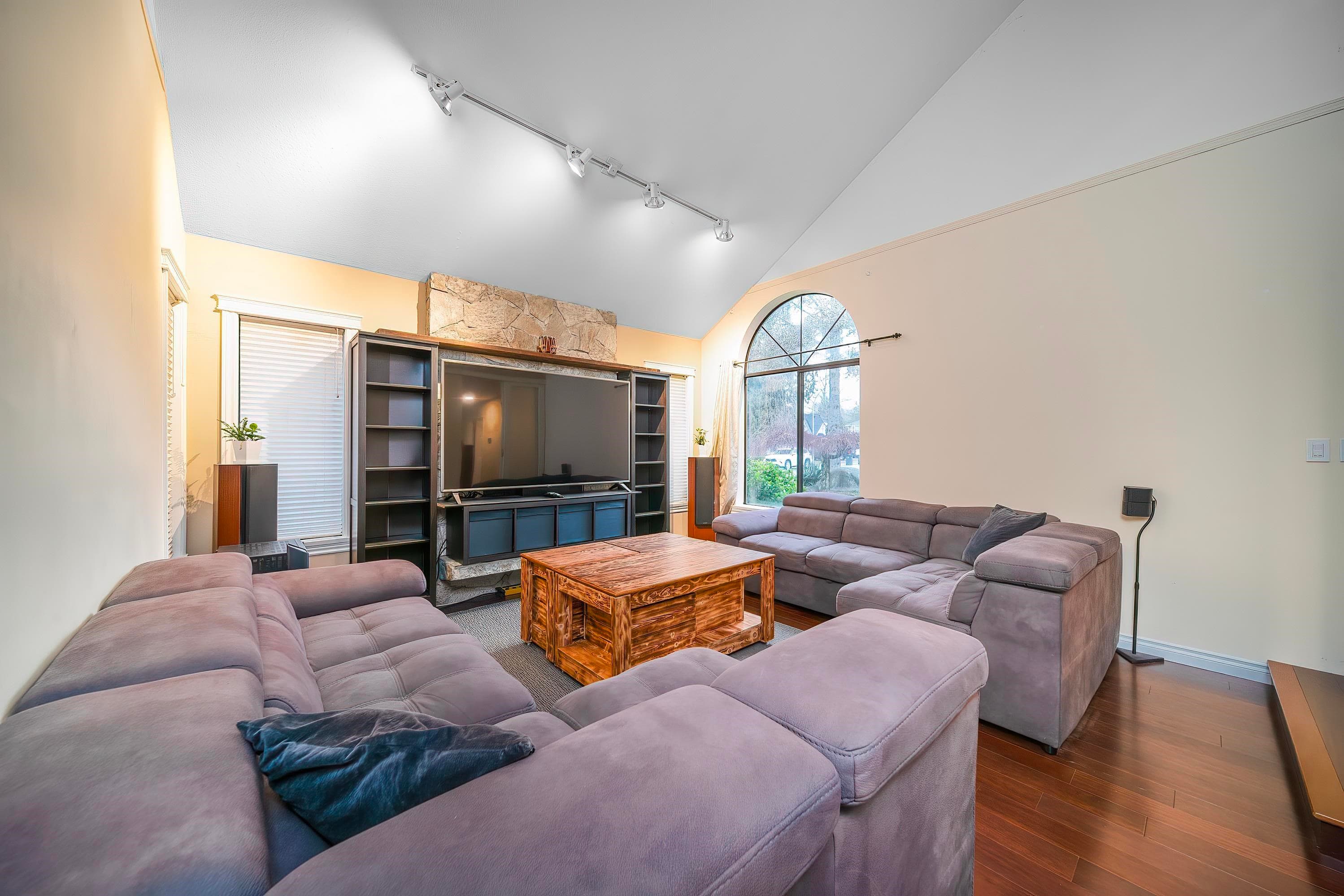 6061 Southpark Place, Surrey, V3X 2C1 — photo 3