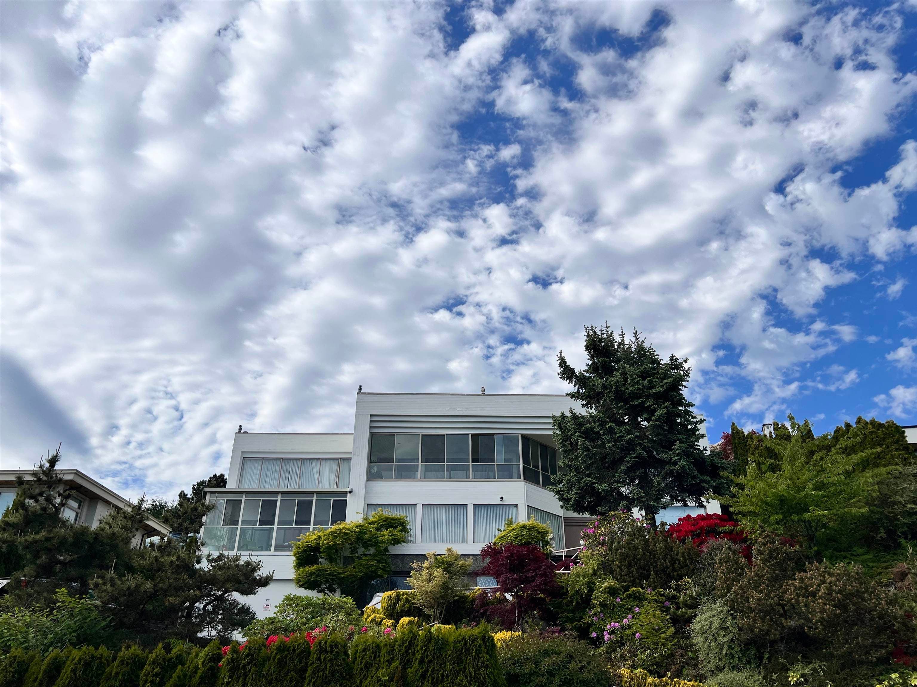 2555 Westhill Drive, West Vancouver, V7S 3B7 — photo 3