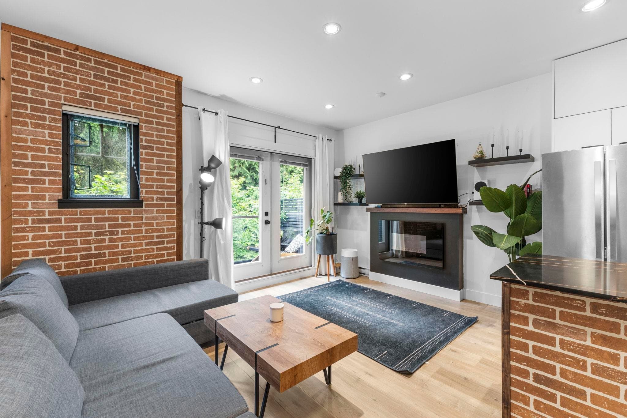 121 - 3382 Viewmount Drive, Port Moody, V3H 2M1 — photo 1