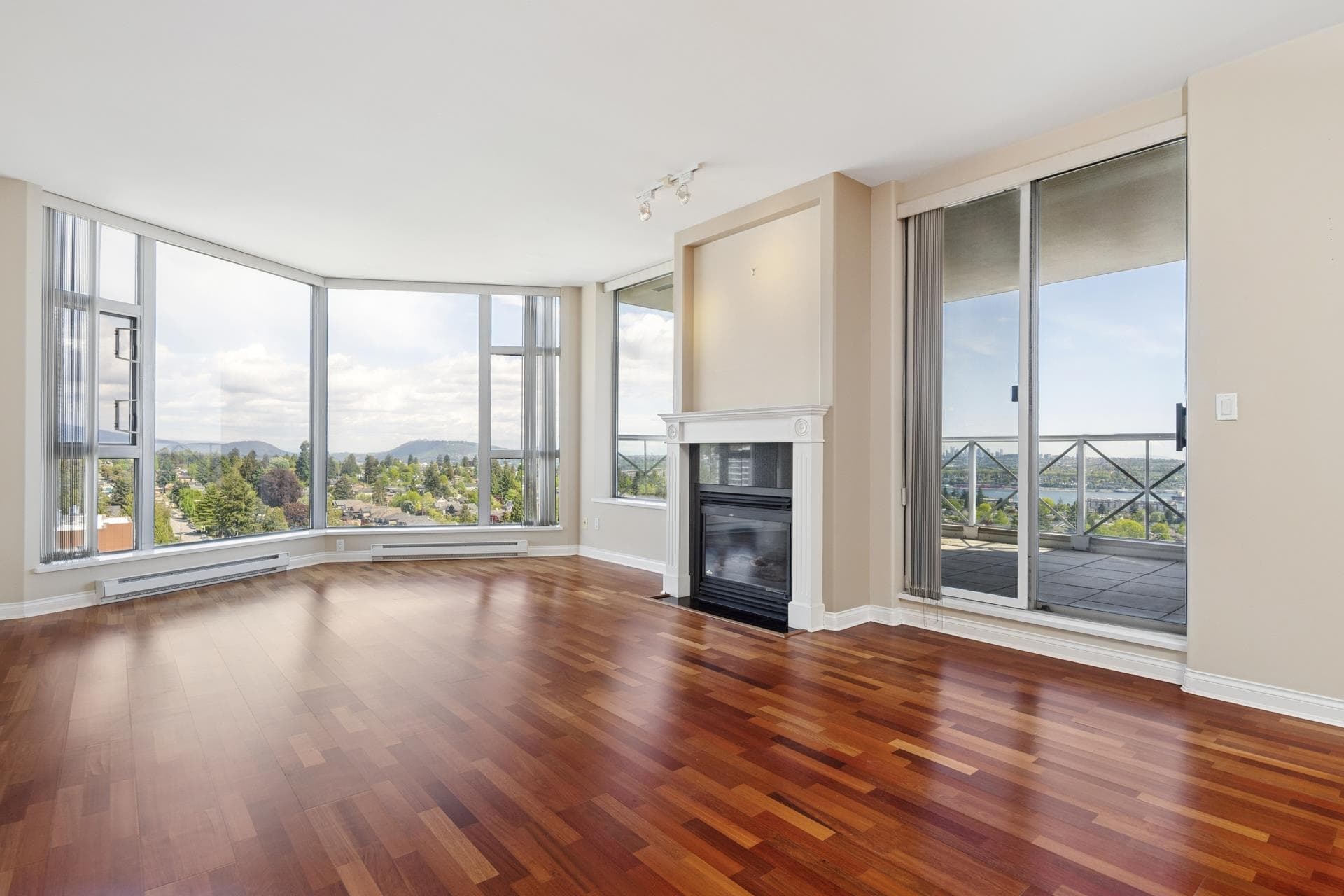 1603 - 160 E 13th Street, North Vancouver, V7L 2L5 — photo 4