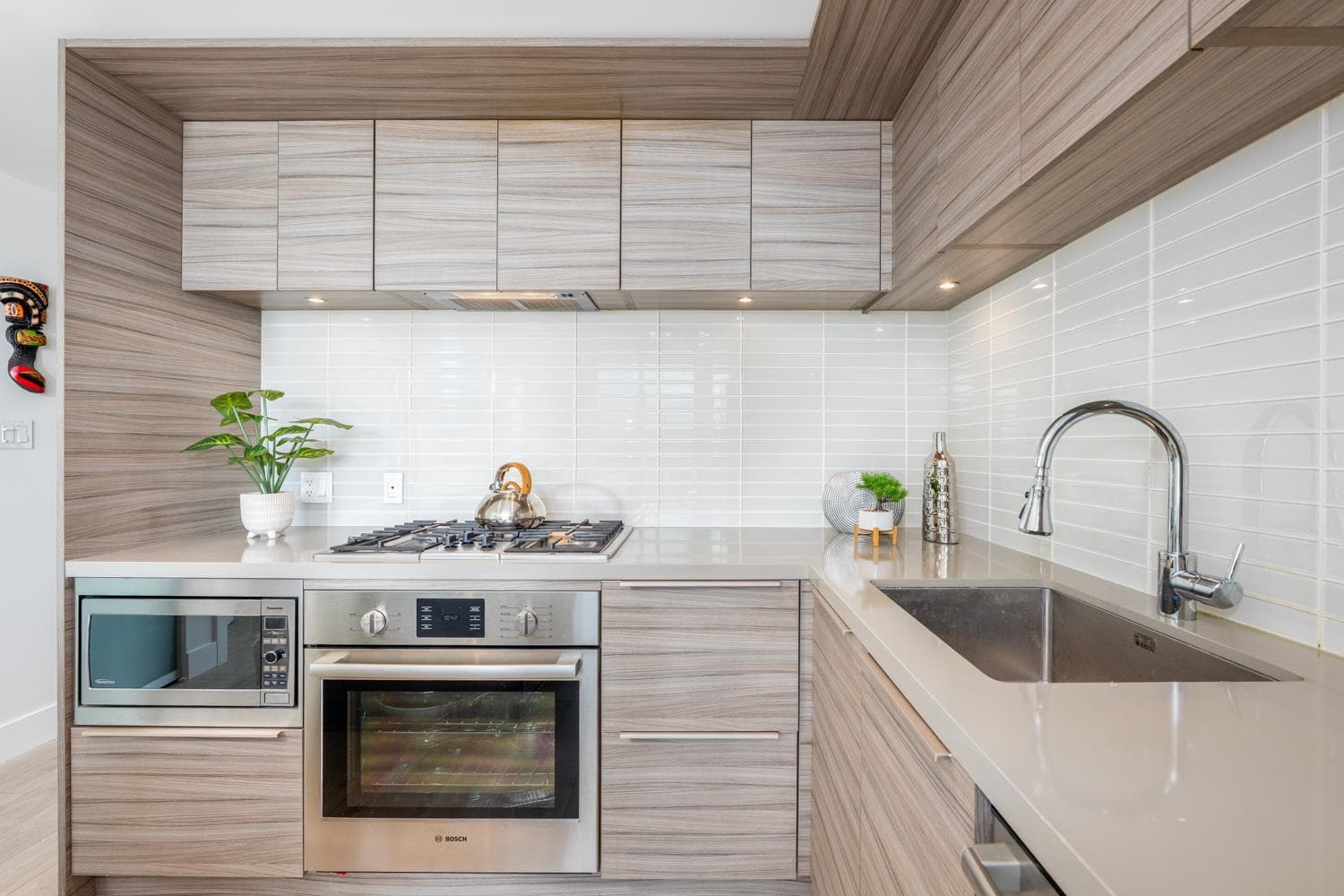 1003 - 1550 Fern Street, North Vancouver, V7J 0A9 — photo 3