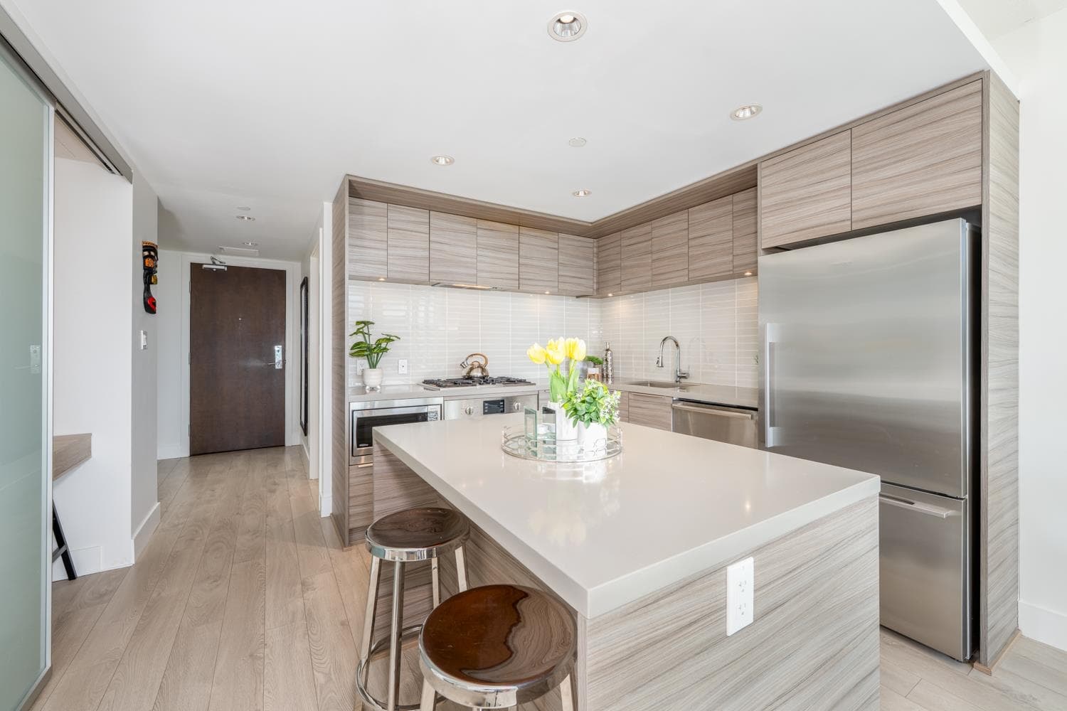 1003 - 1550 Fern Street, North Vancouver, V7J 0A9 — photo 4