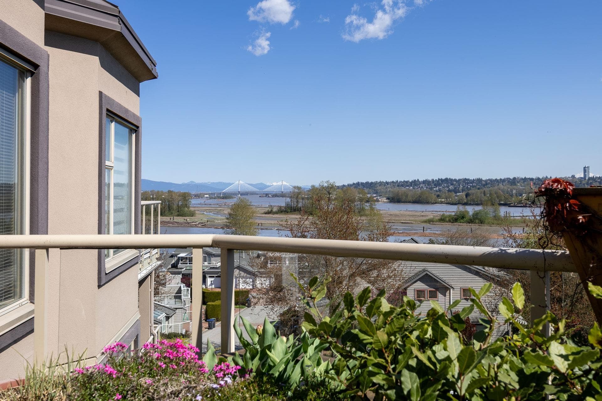 305 - 74 Richmond Street, New Westminster