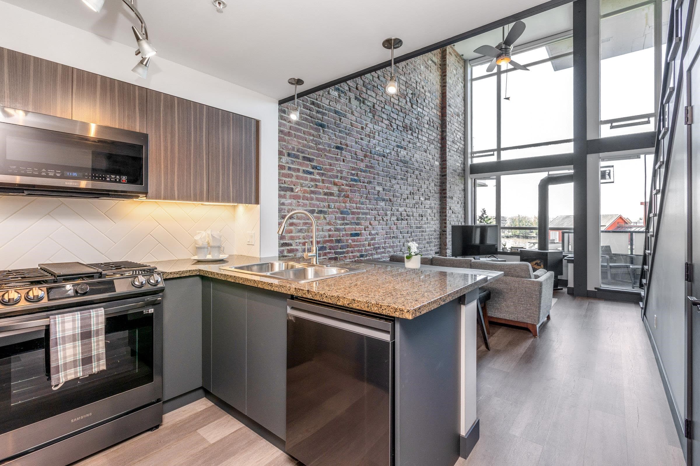 315 - 10 Renaissance Square, New Westminster, V3M 7B1 — photo 3