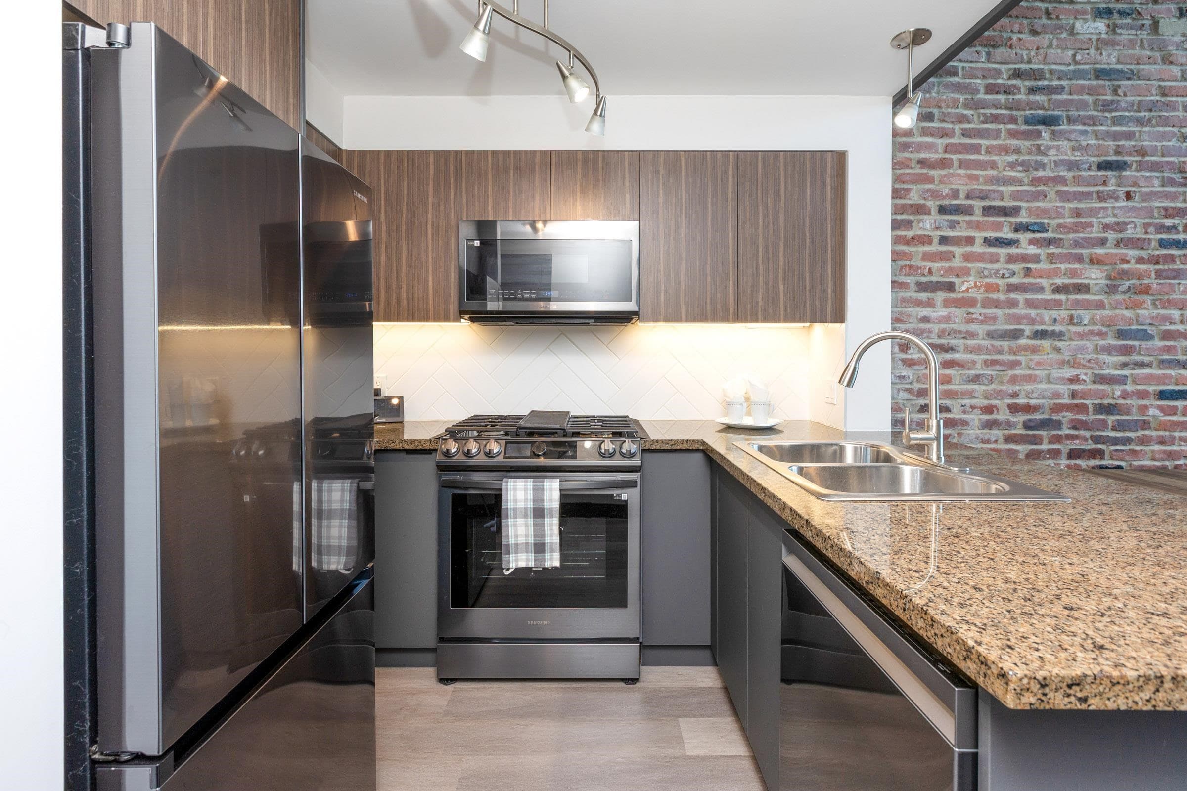 315 - 10 Renaissance Square, New Westminster, V3M 7B1 — photo 4