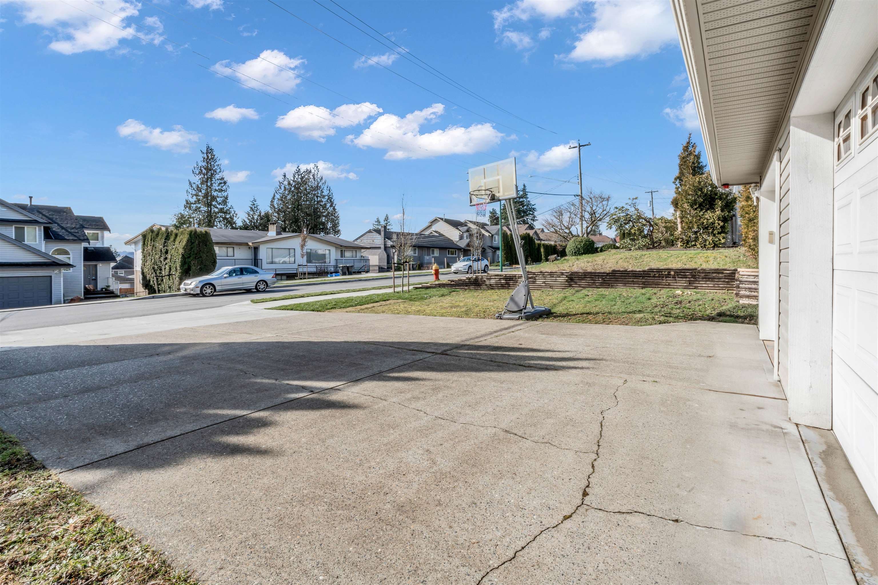 1067 Dansey Avenue, Coquitlam, V3K 3H2 — photo 3