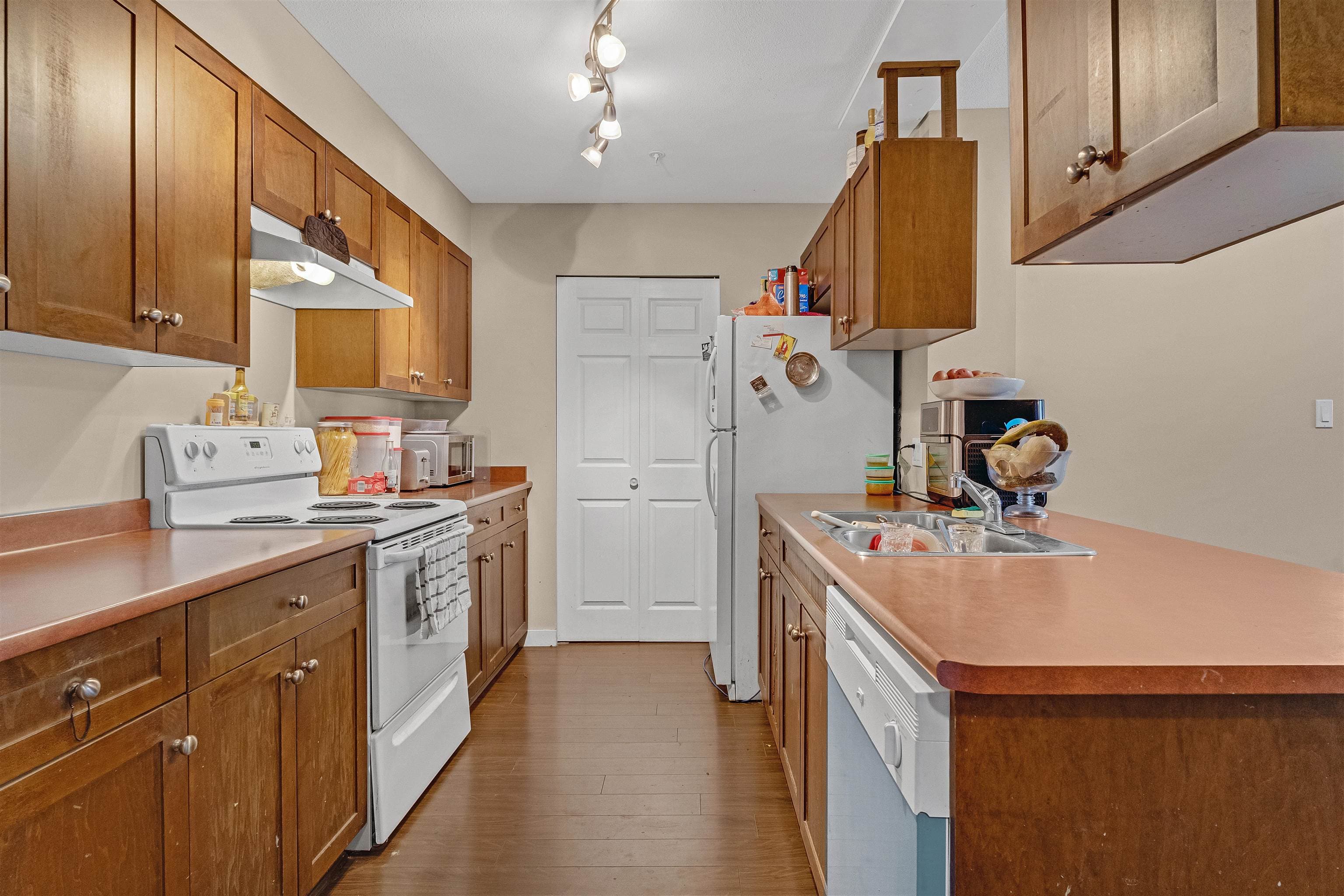 208 - 33960 Old Yale Road, Abbotsford, V2S 5K8 — photo 5