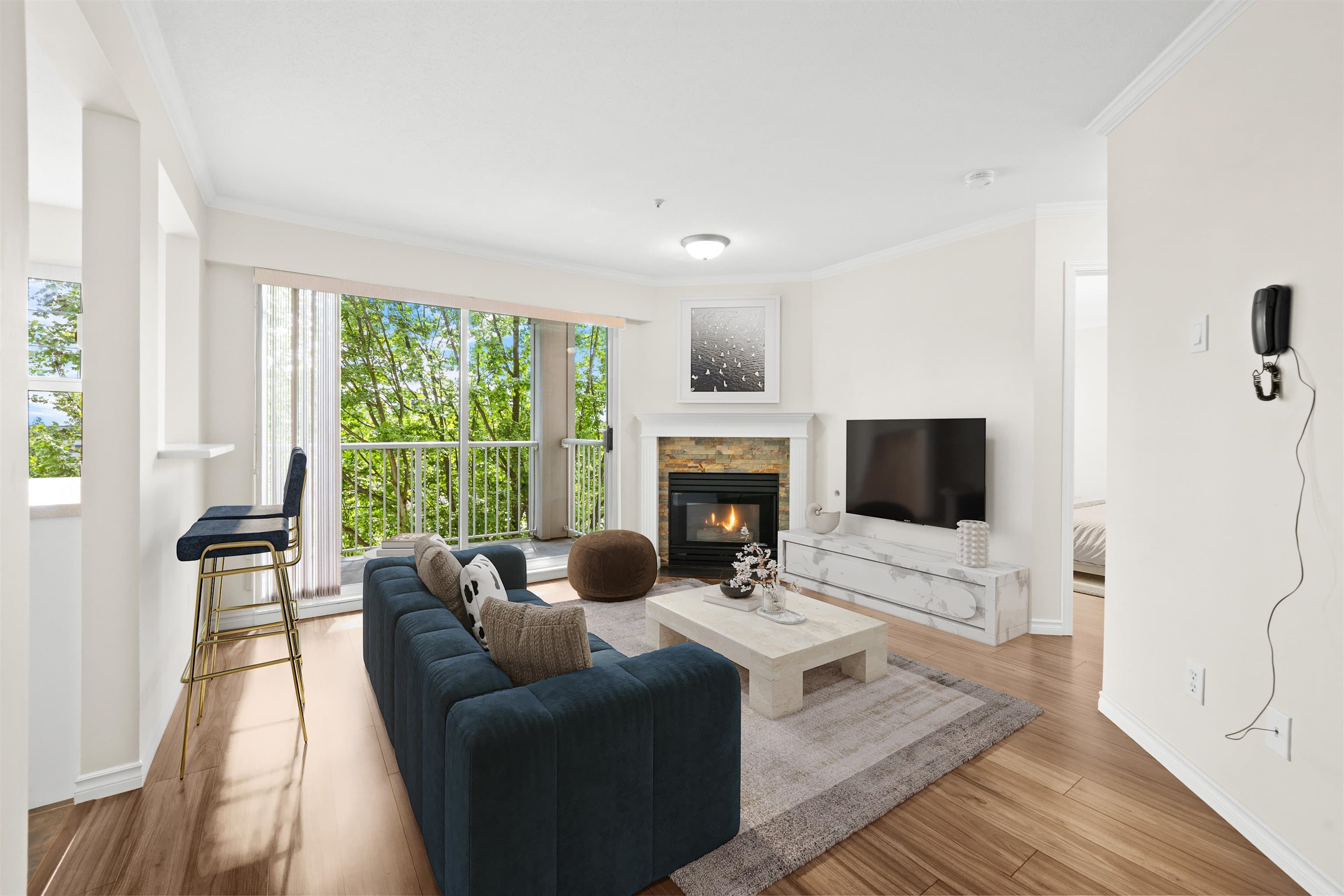 302 - 135 Eleventh Street, New Westminster, V3M 4C7 — photo 2