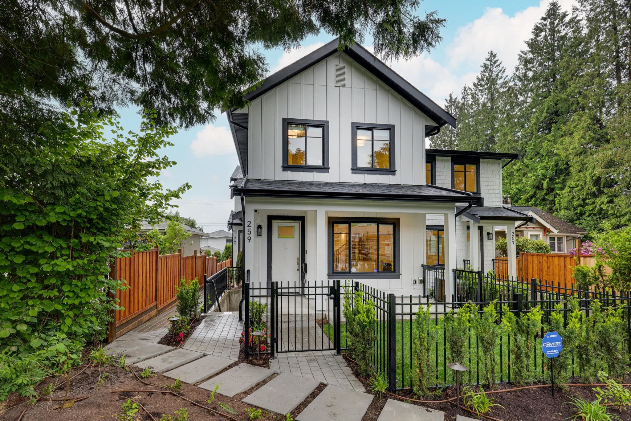 259 E 23rd Street, North Vancouver, V7L 3E4 — photo 1