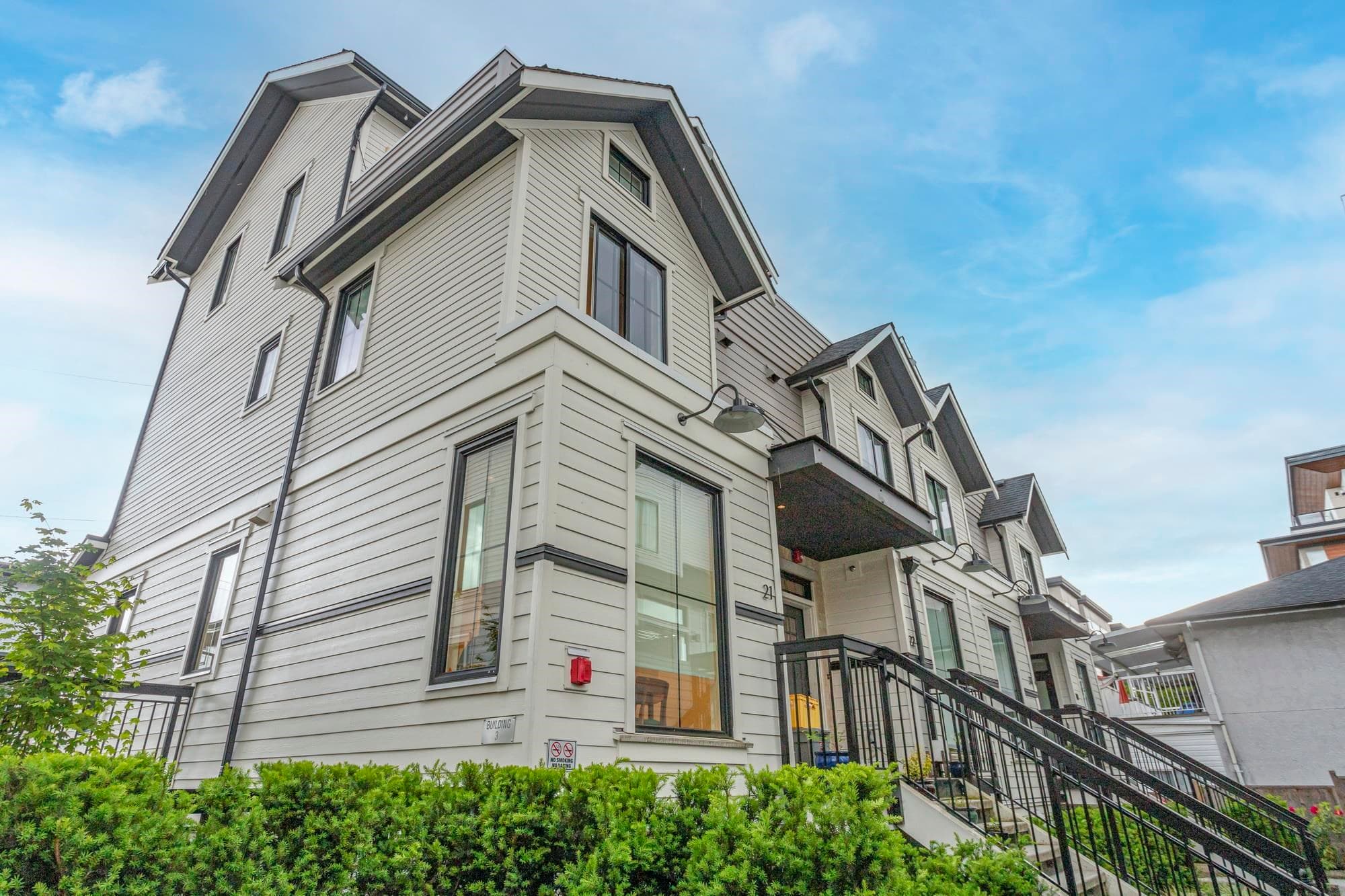 21 - 237 Ridgeway Avenue, North Vancouver, V7L 0H6 — photo 1