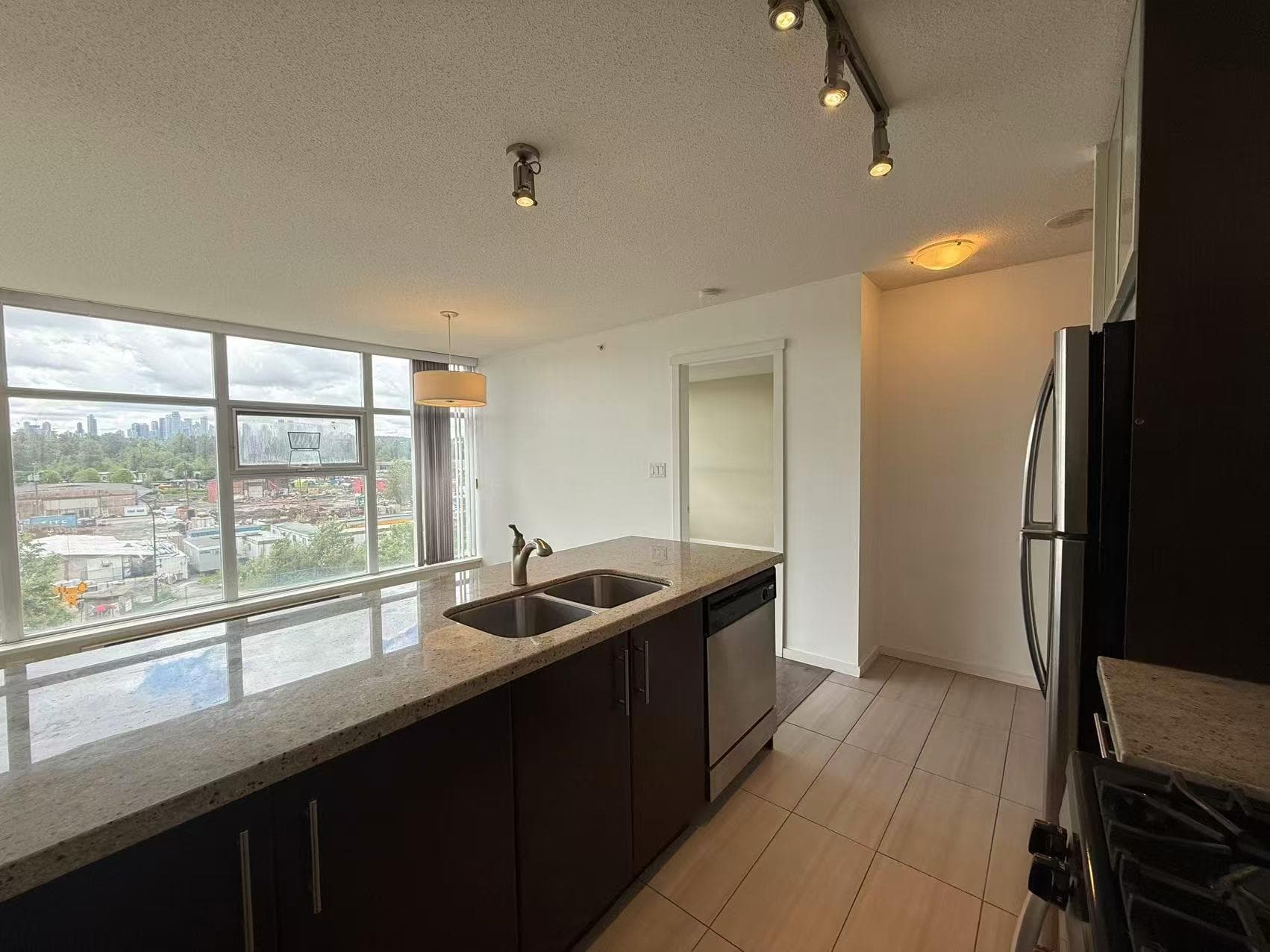 506 - 2289 Yukon Crescent, Burnaby, V5C 0B2 — photo 3